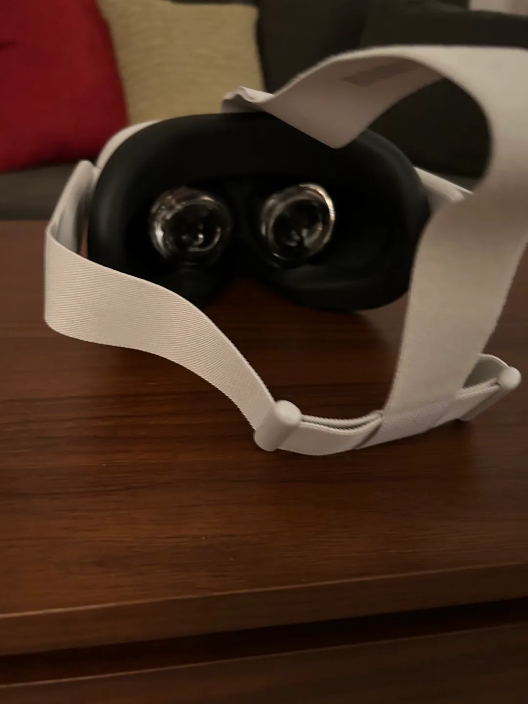 Oculus Quest 2 - 128GB with Extras image indicator(3)