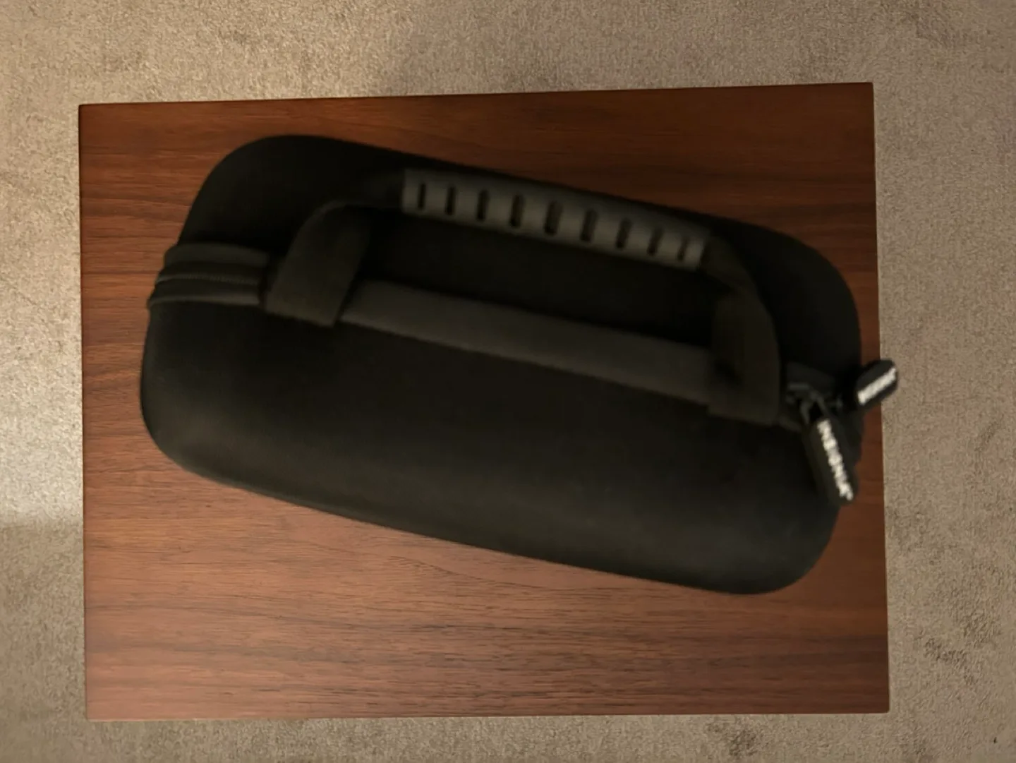 Oculus Quest 2 - 128GB with Extras image indicator(8)