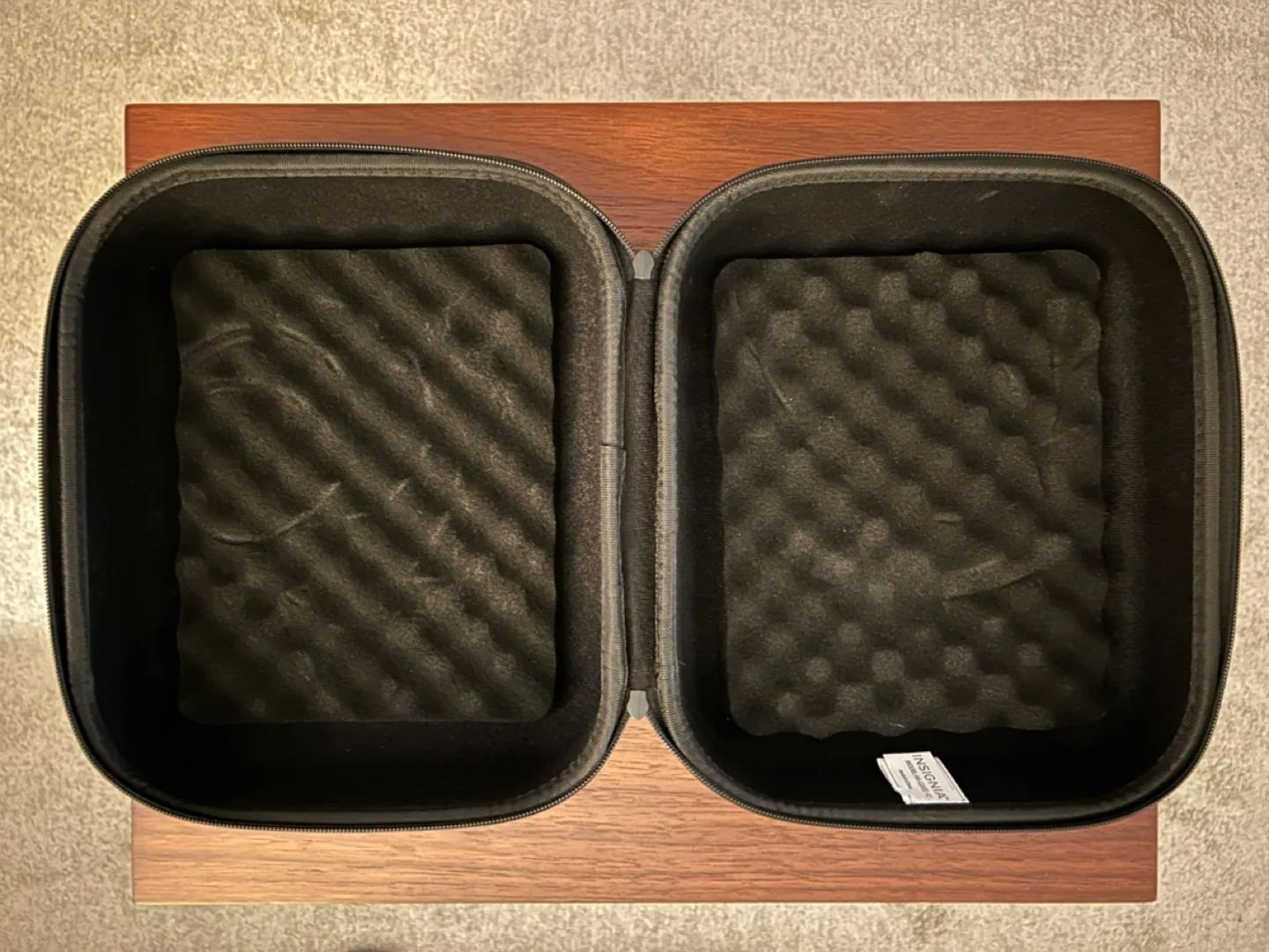 Oculus Quest 2 - 128GB with Extras image indicator(9)