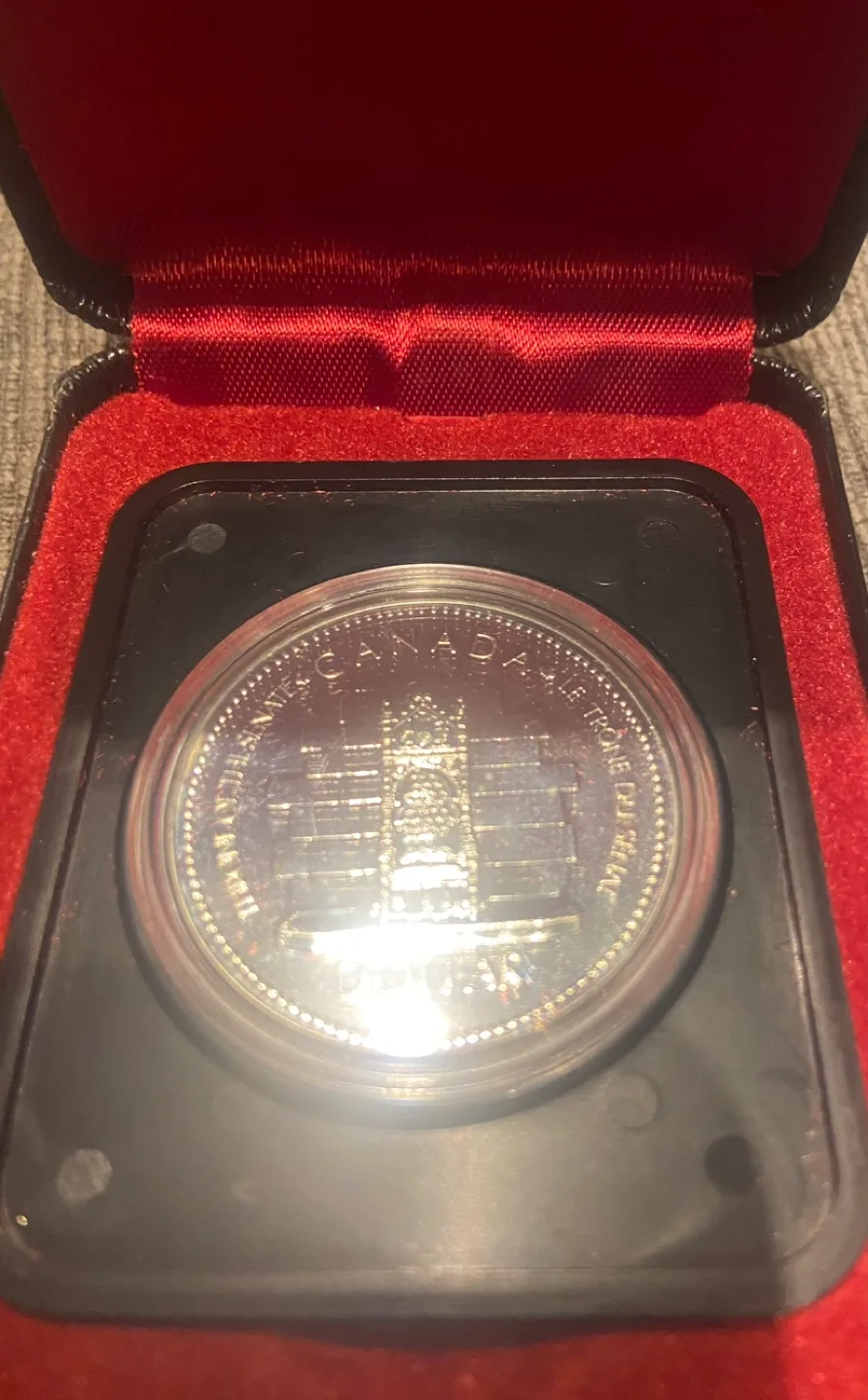 1977 Silver Dollar Coin in Original Case image indicator(3)