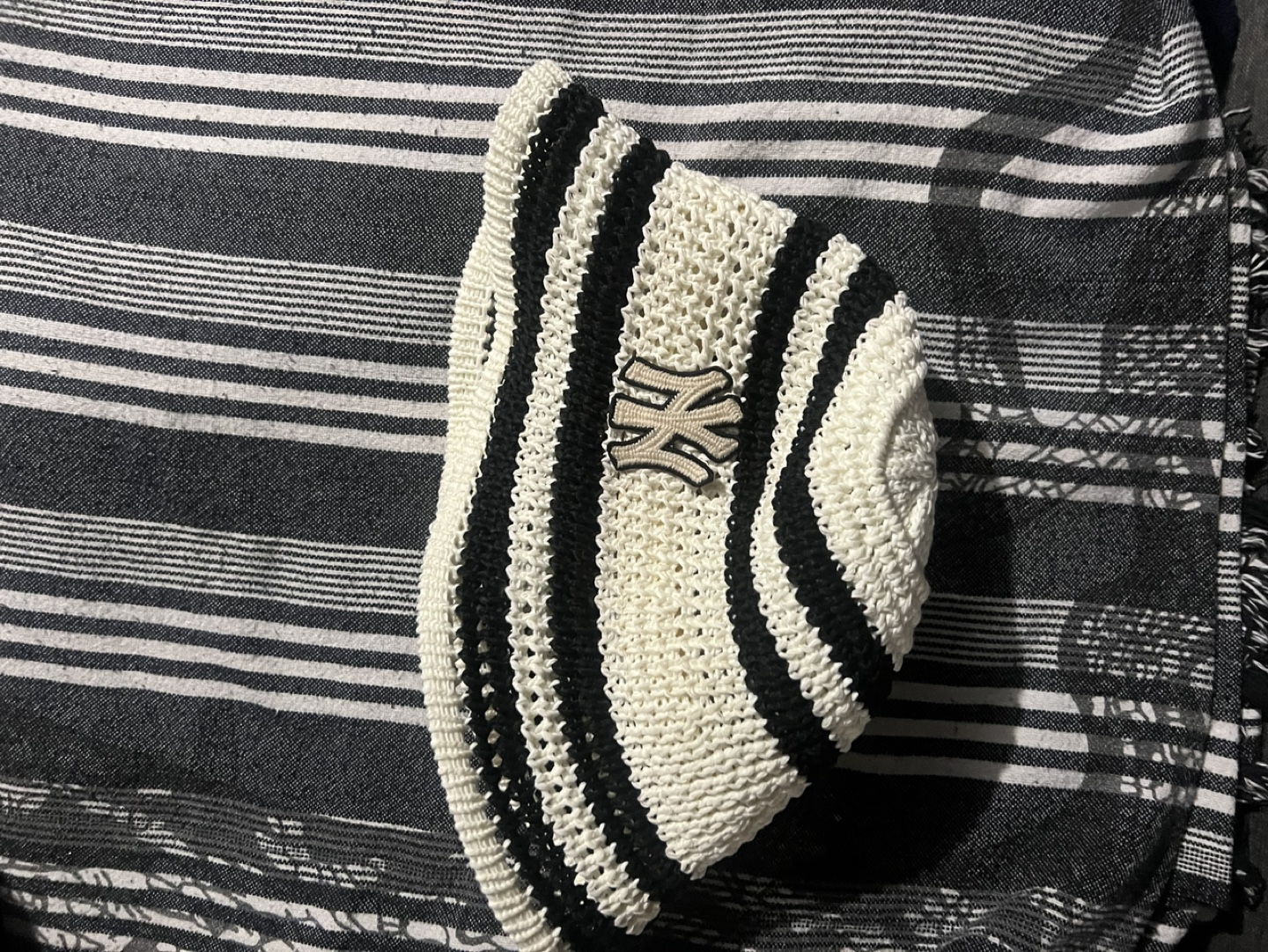 New York Yankees & Los Angeles Dodgers Bucket Hats - photo 3