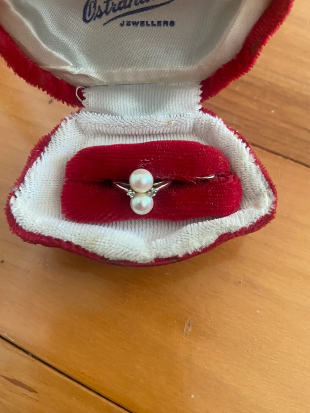 Vintage Pearl Ring With 2 Diamond Accents image indicator(5)