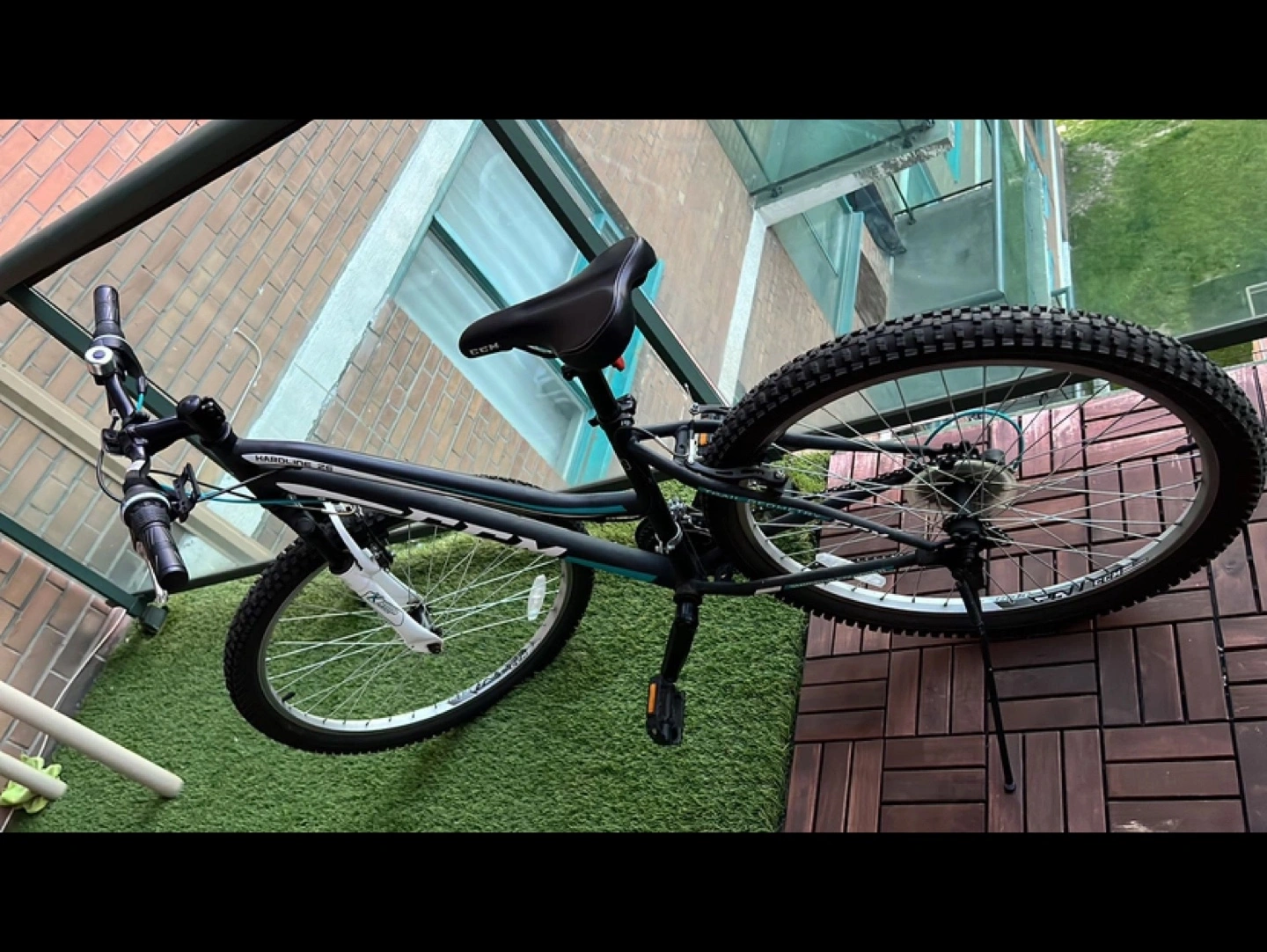 CCM Hardline Hardtail Mountain Bike, Black, 21-Speed, 26-in Karrot