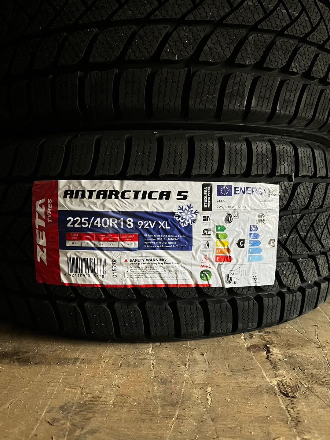 Brand New Zeta 225/40/18 Winter Tires image indicator(2)