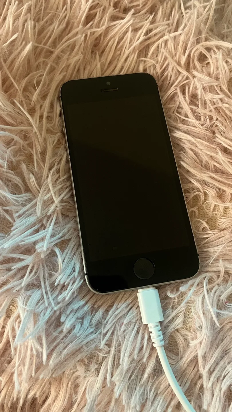 iPhone SE 16GB Space Grey thumbnail