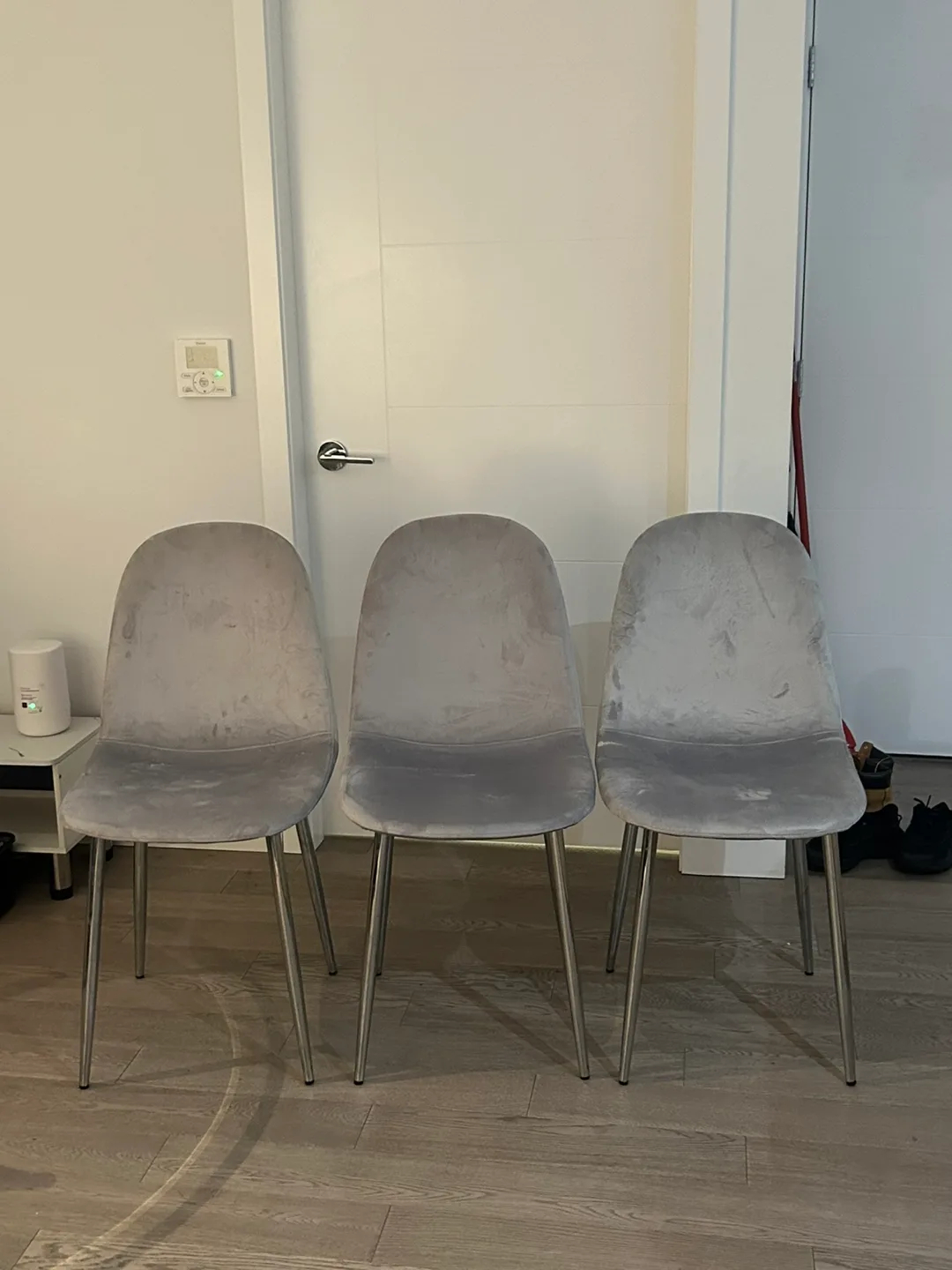 Round Glass Dining Table with 3 Grey Chairs Set image indicator(3)