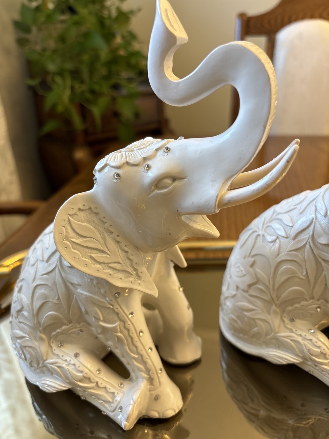 Set of 2 White vintage Elephant Figurines - photo 2