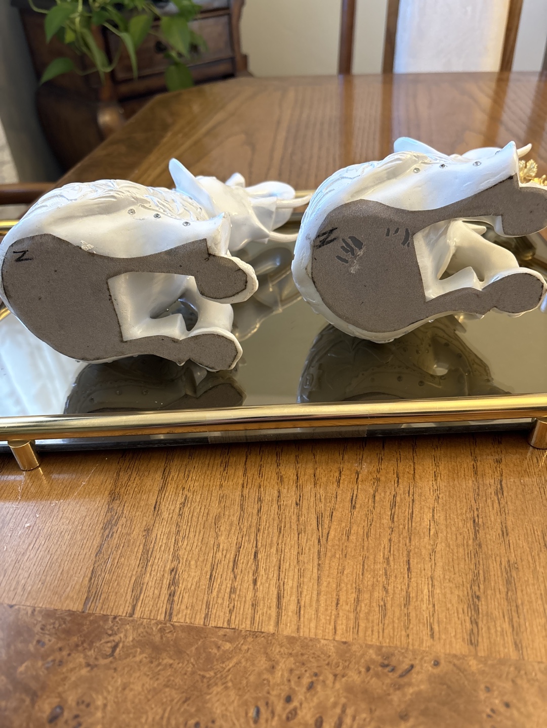 Set of 2 White vintage Elephant Figurines - photo 4