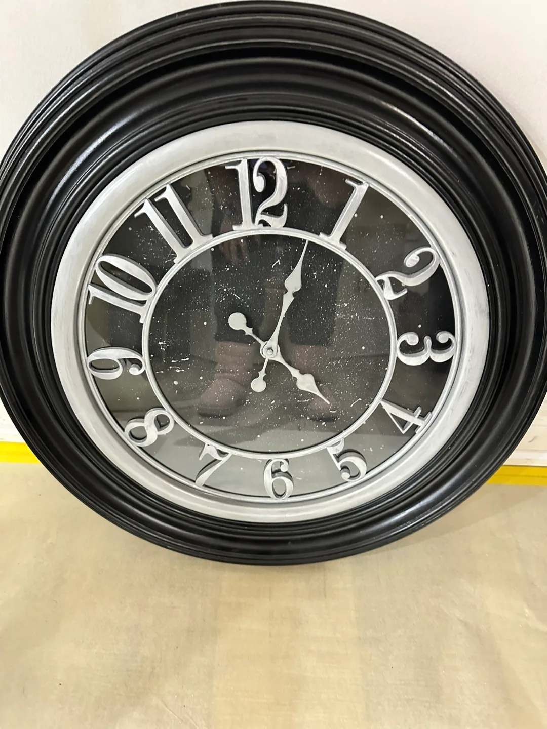 Large Black and Silver Wall Clock image indicator(2)