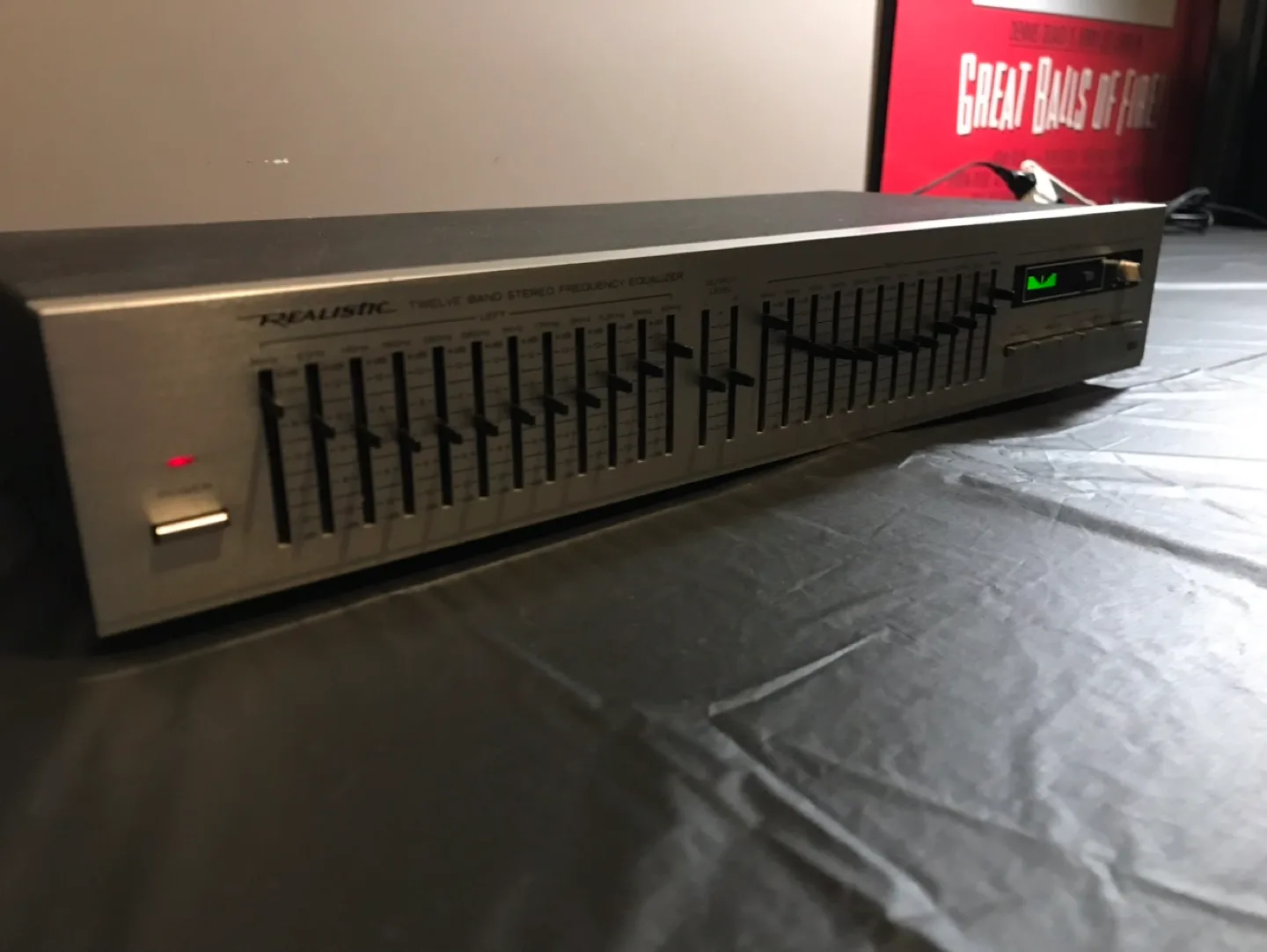 Realistic 12-Band Graphic Equalizer image indicator(2)