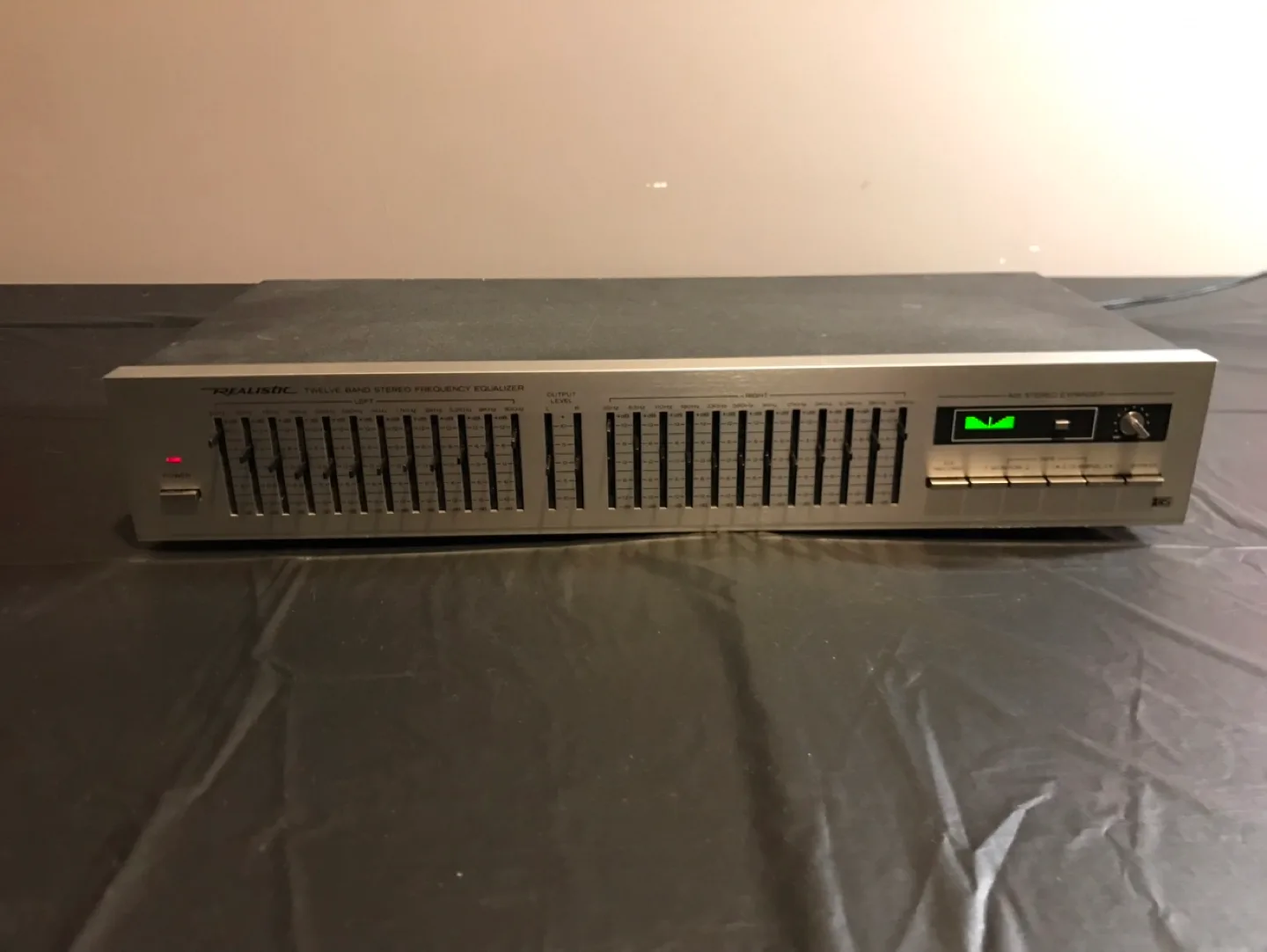 Realistic 12-Band Graphic Equalizer image indicator(3)