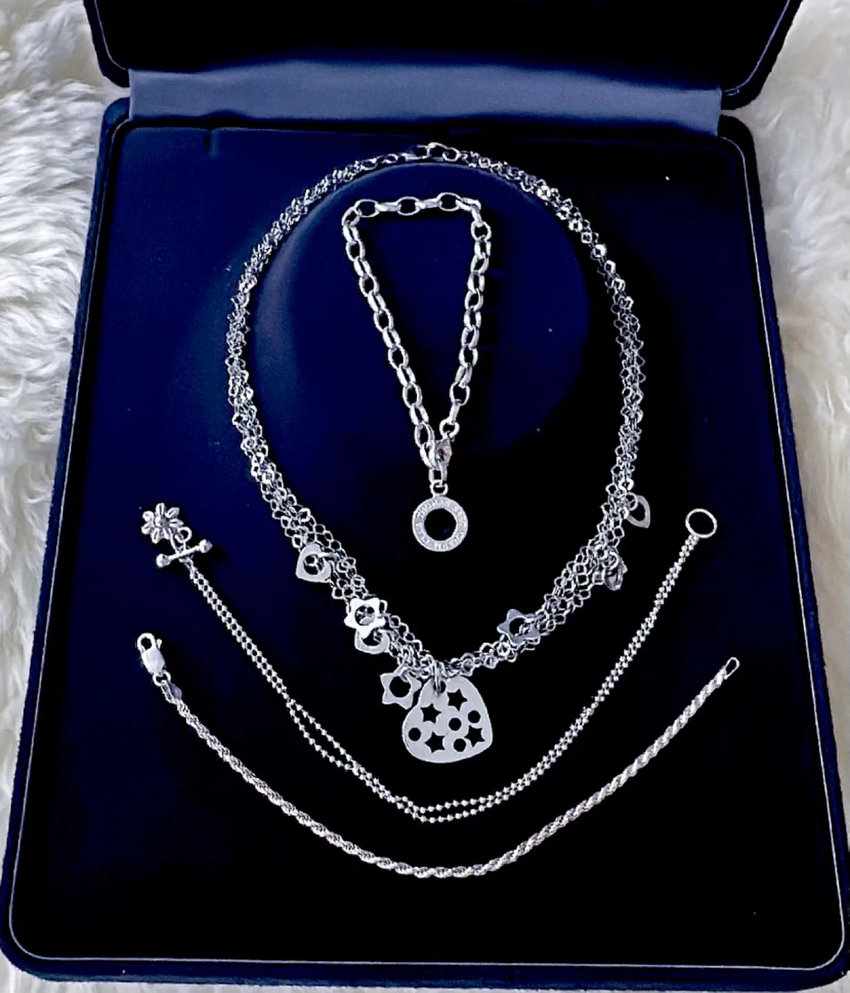 LOT of 4 Sterling Silver Necklace & 3 bracelets image indicator(3)