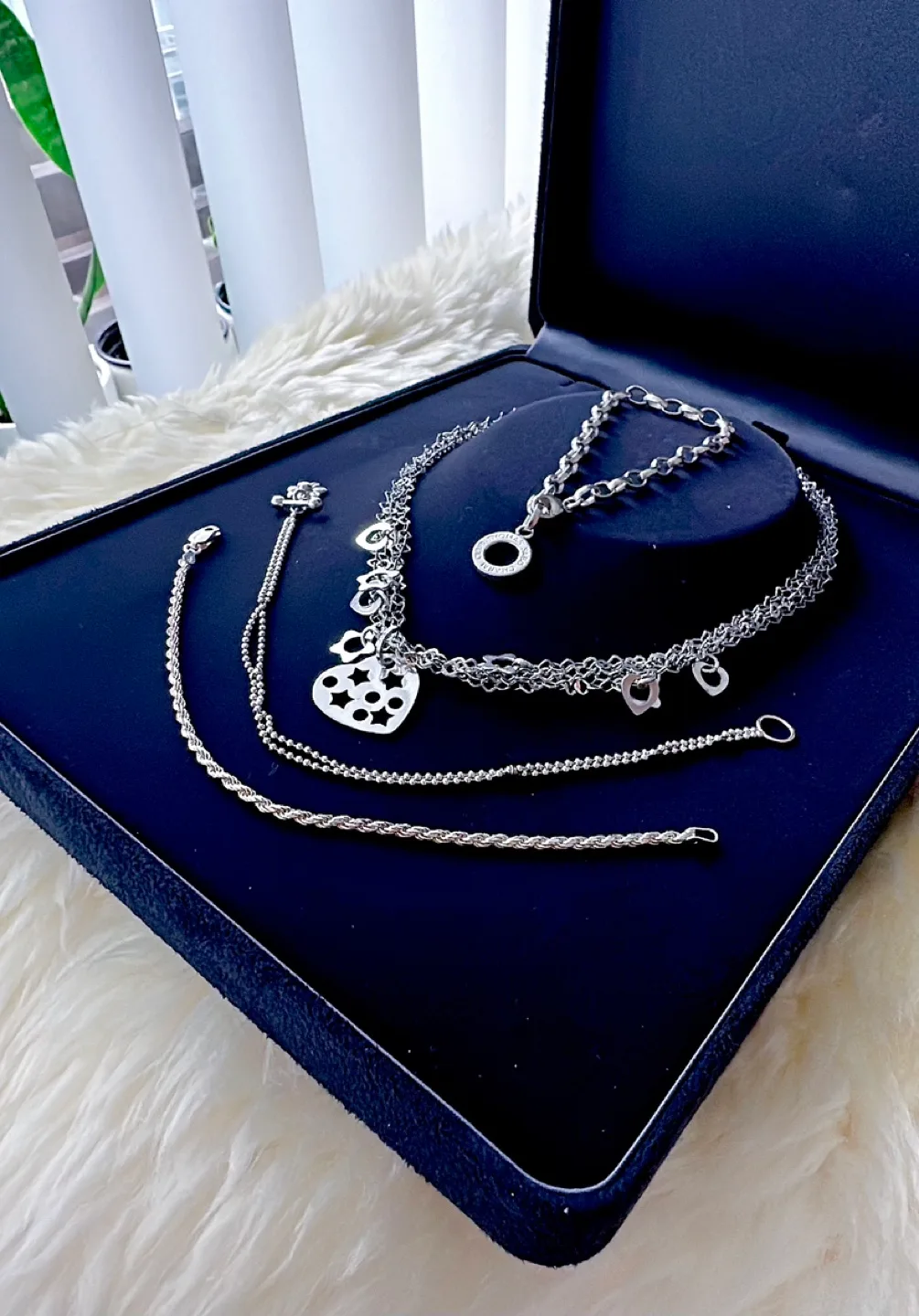 LOT of 4 Sterling Silver Necklace & 3 bracelets image indicator(4)