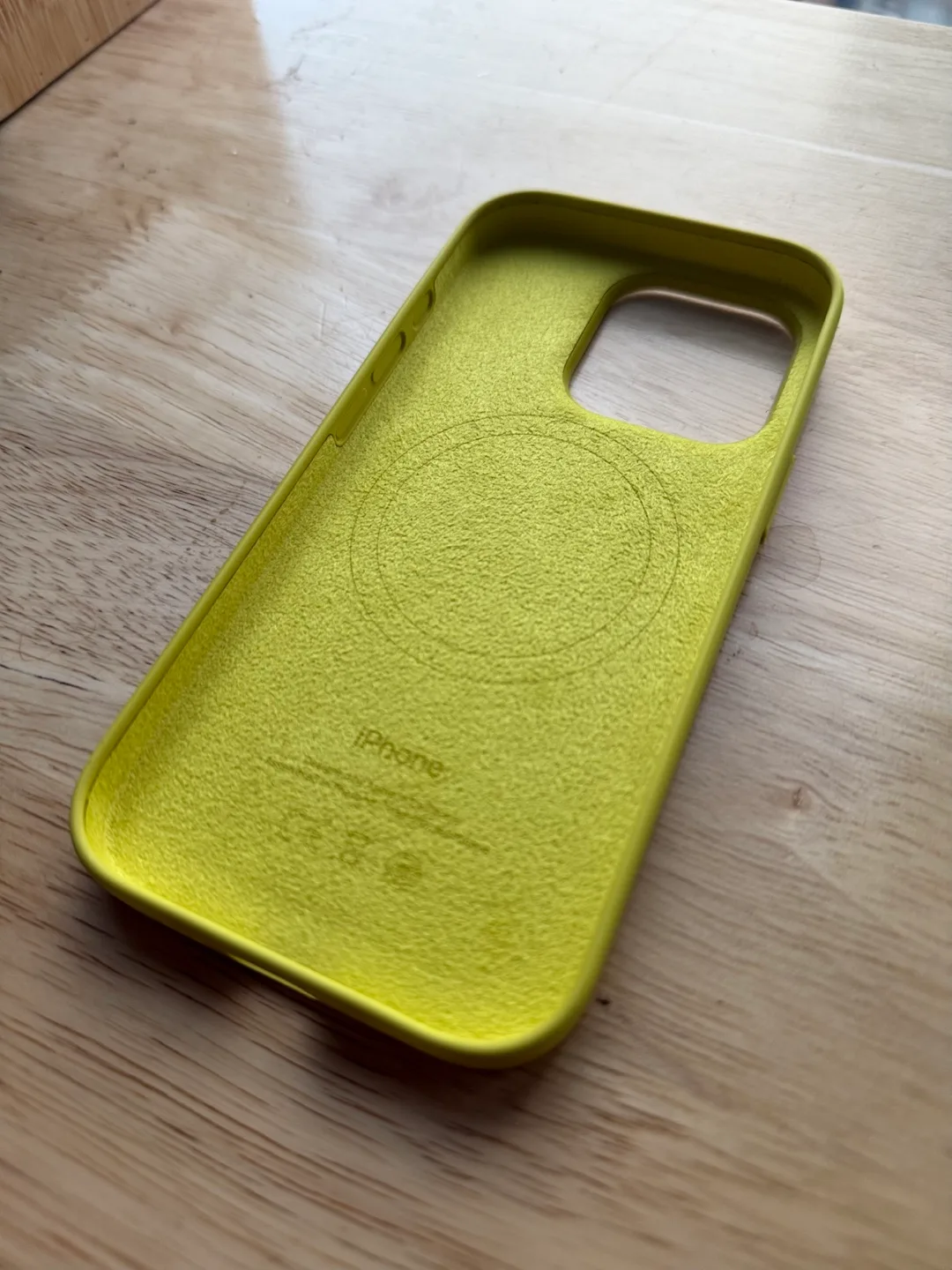 Apple Silicone Case for iPhone 16 Pro - Star Fruit thumbnail