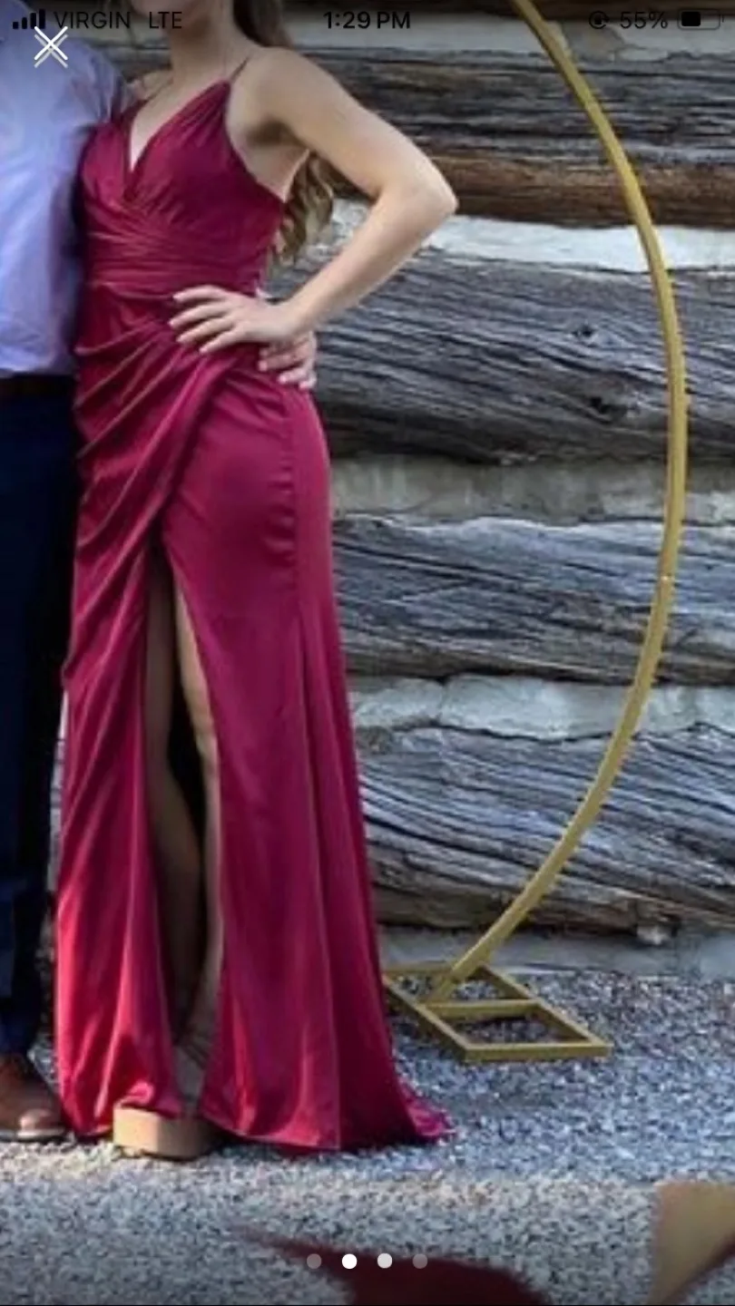 Bridesmaid/prom burgundy dress (size 8) - worn once image indicator(2)