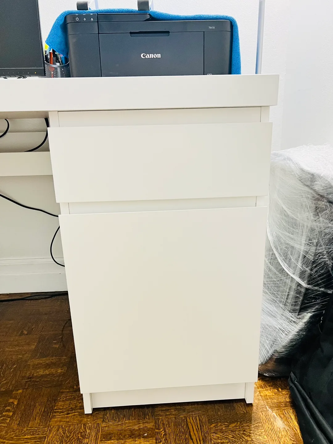 IKEA White Malm Desk image indicator(3)