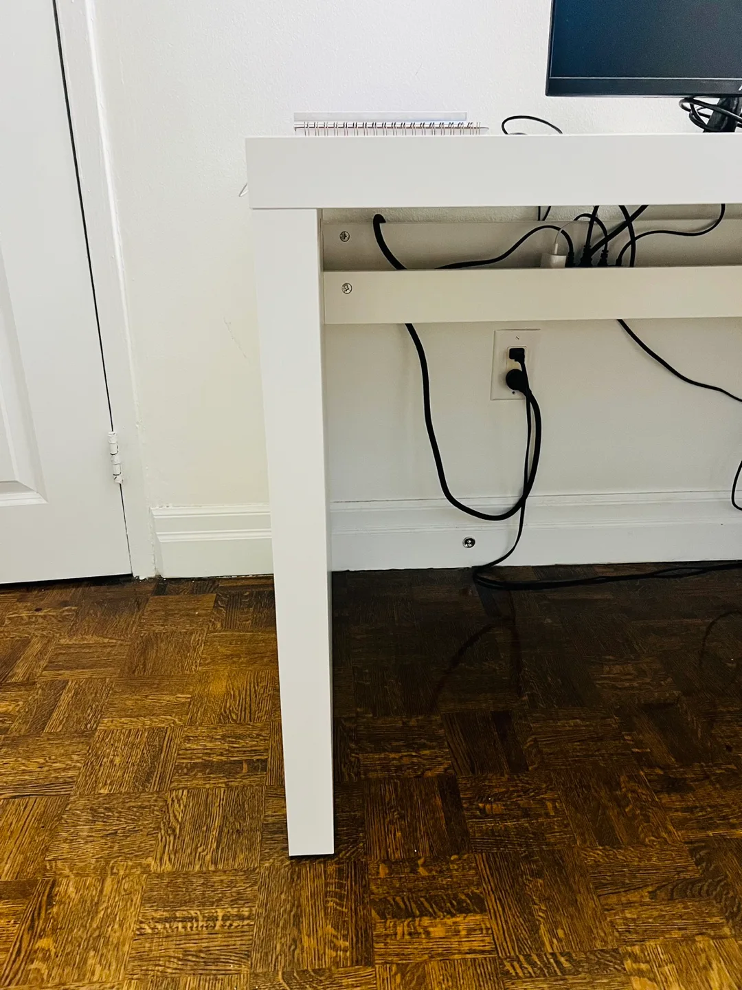 IKEA White Malm Desk image indicator(5)