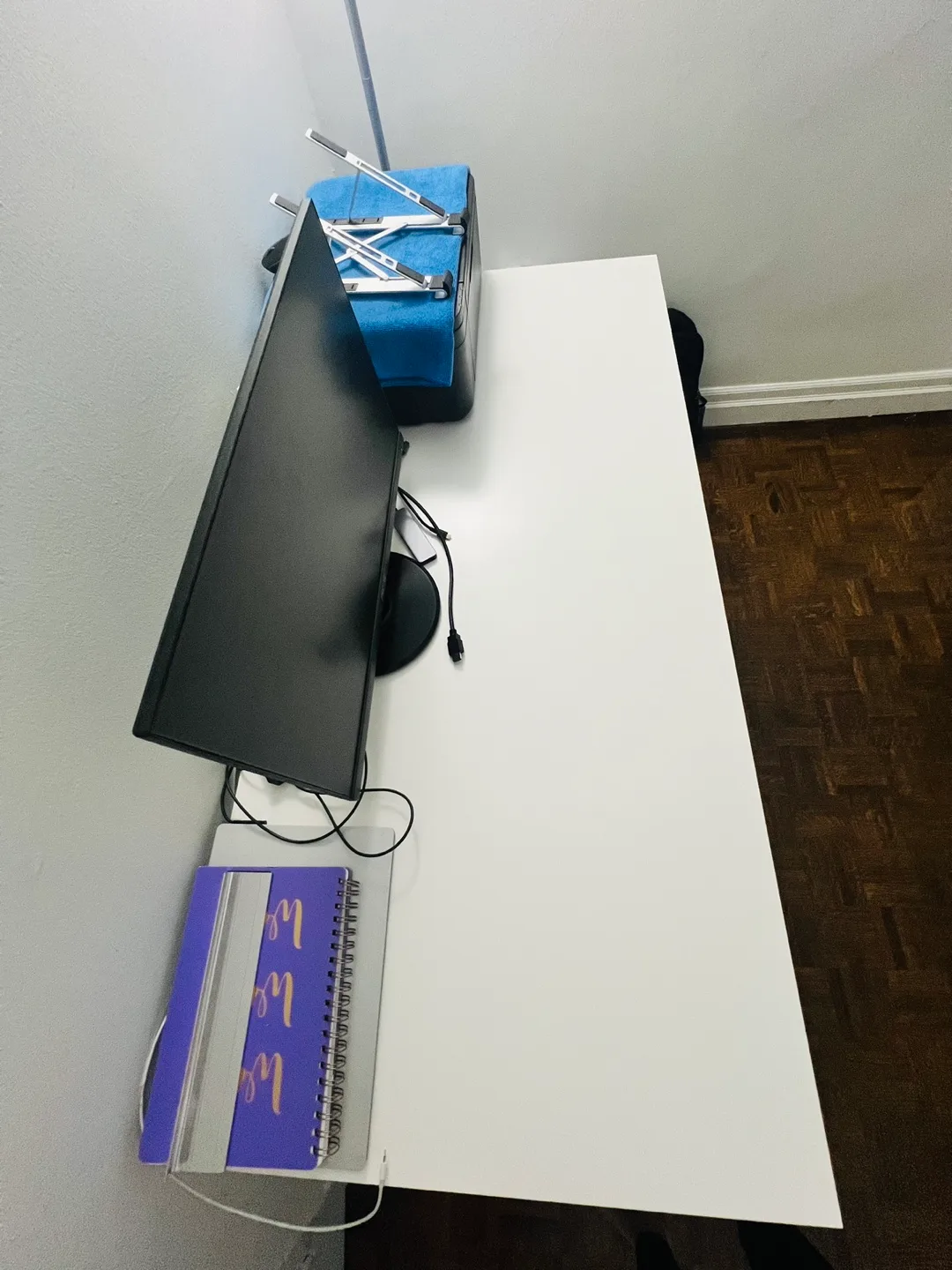 IKEA White Malm Desk image indicator(2)