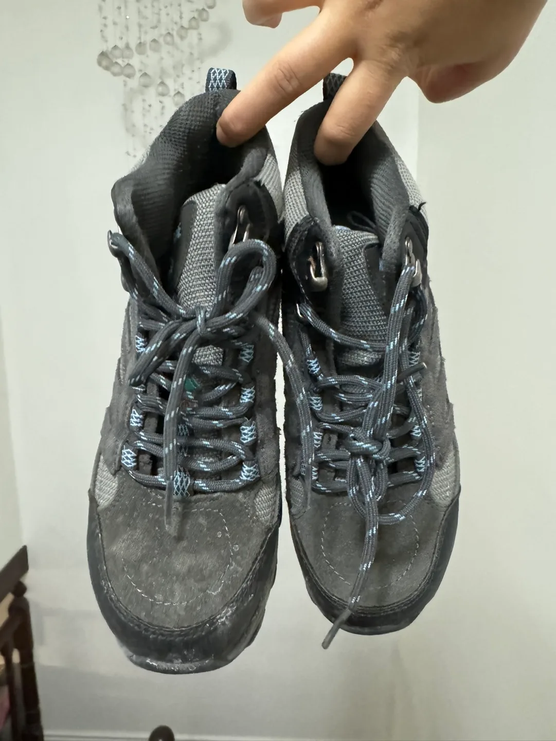 Women’s Safety Shoes - Perfect for Warehouse Work image indicator(2)