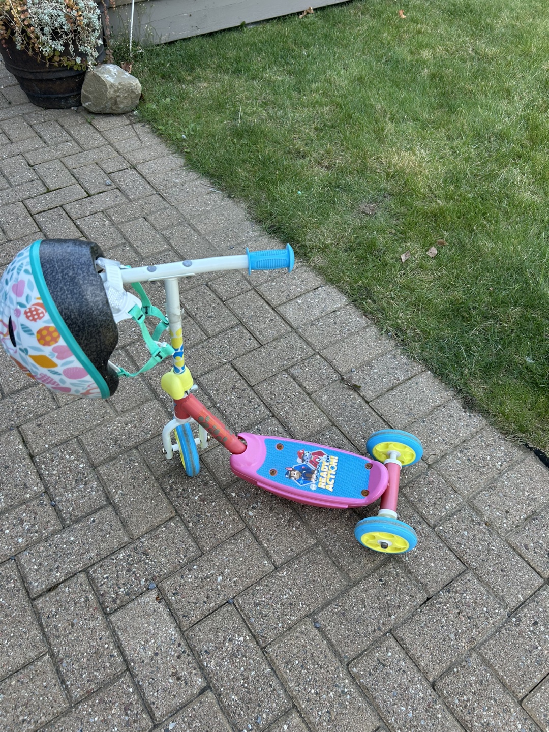 Paw Patrol 3 Wheel Scooter Helmet selling Separately