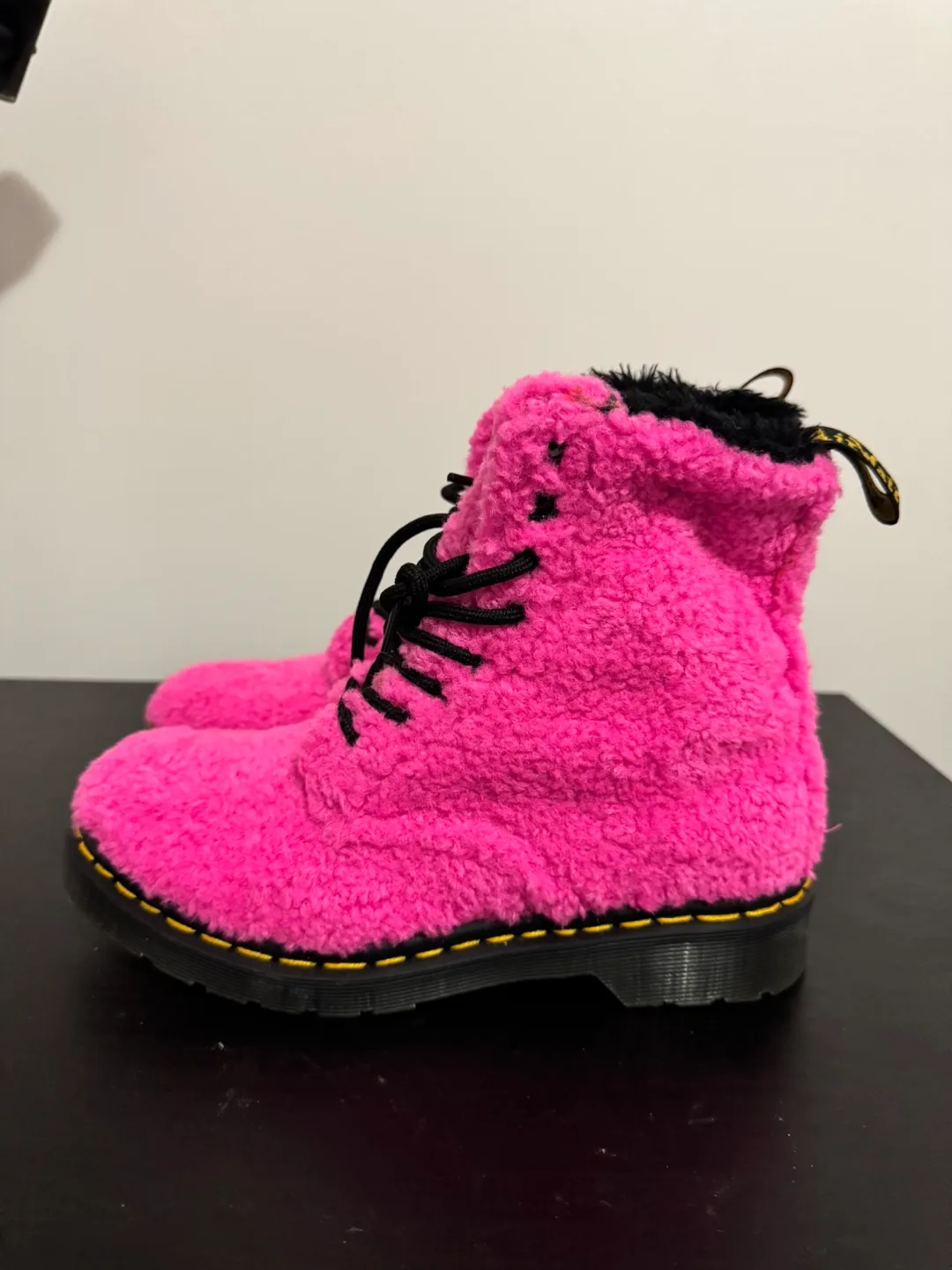 Doc Martens Boots Fur Pink (sample pair) (legitimate) thumbnail