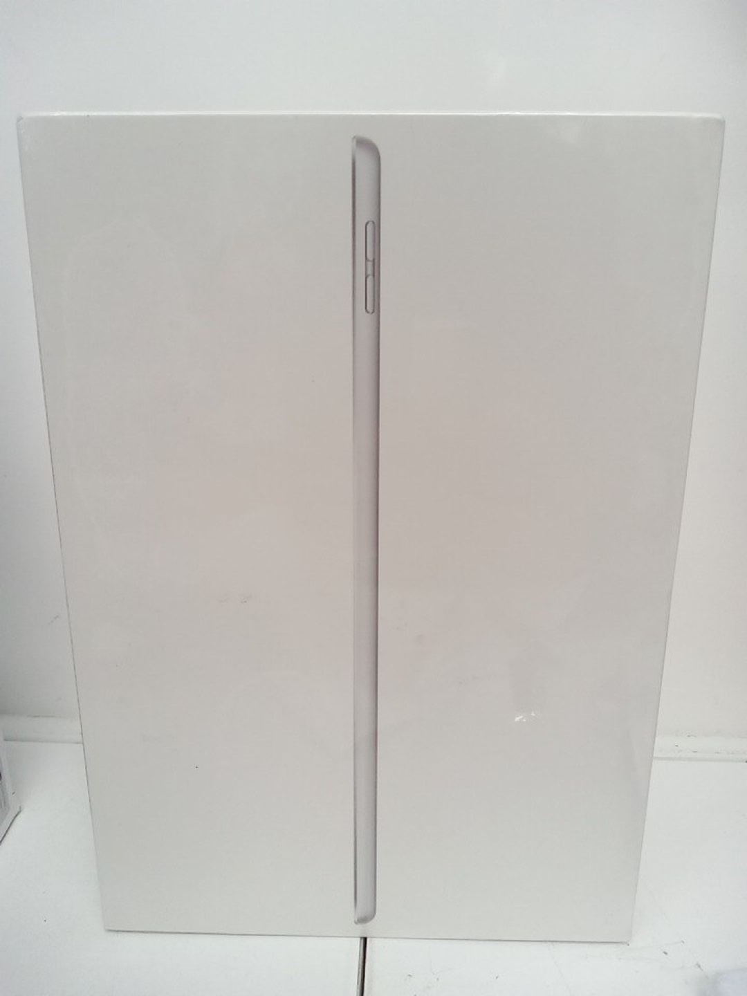 iPad 9th Gen 256GB Wifi Silver *Sealed / Brand New* - photo 2