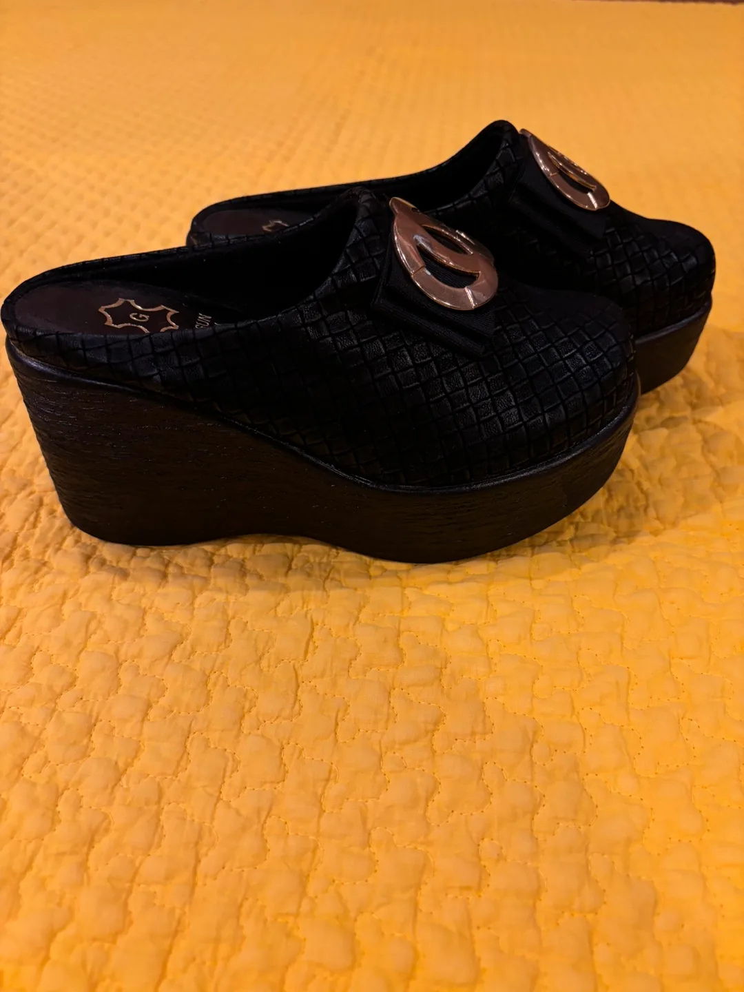 Black Platform Clogs image indicator(3)