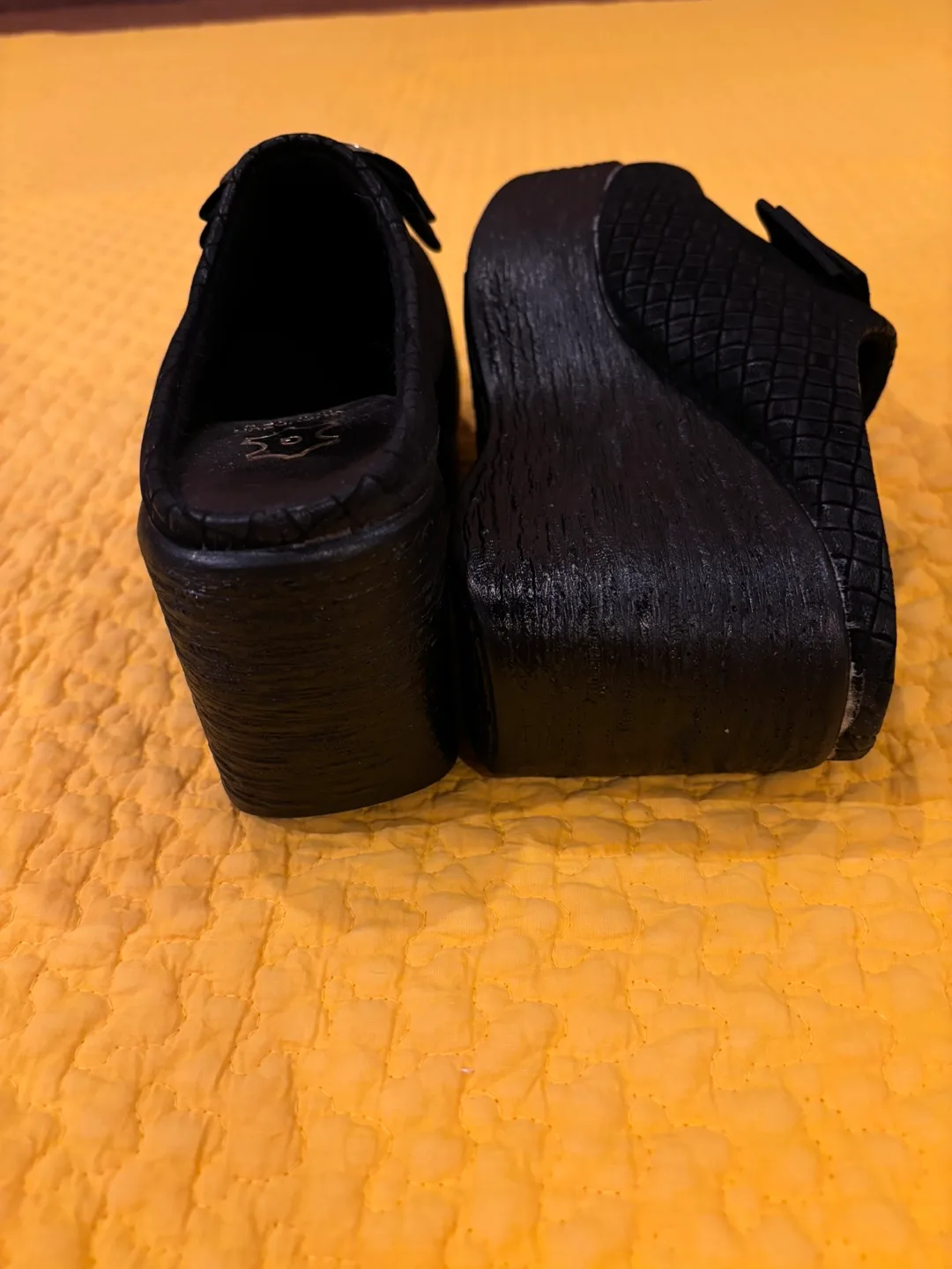 Black Platform Clogs image indicator(4)