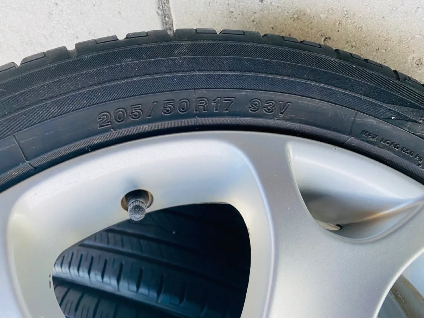 Mazda 6 17 inch alloy Rims with tires All season image indicator(5)