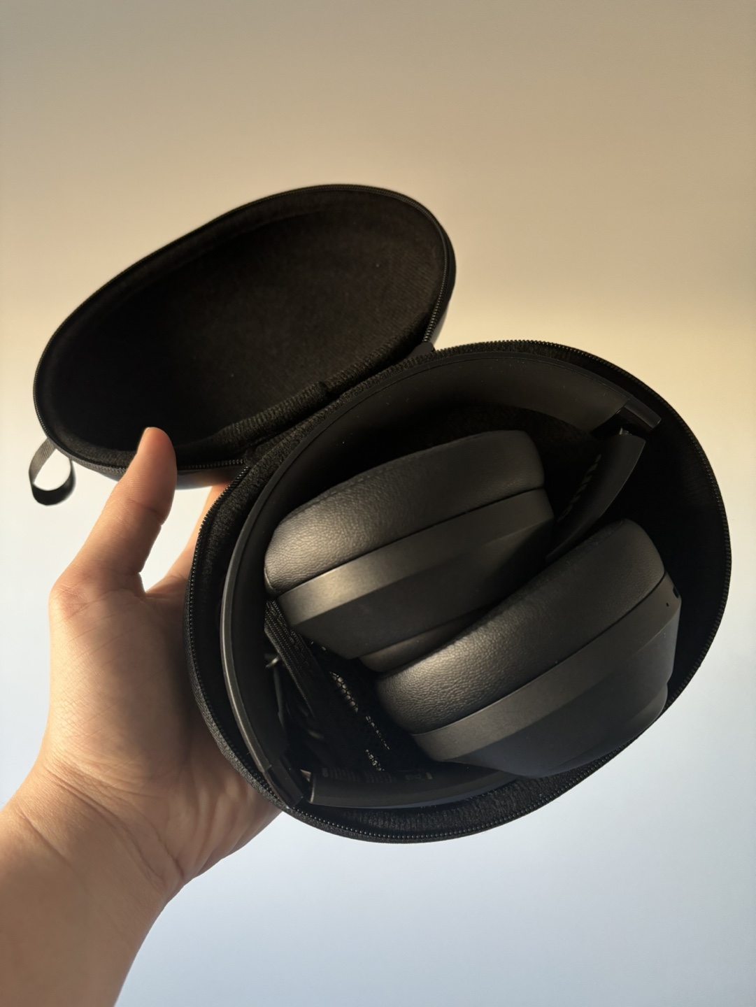 Onn Wireless Over-Ear Headphones - photo 2