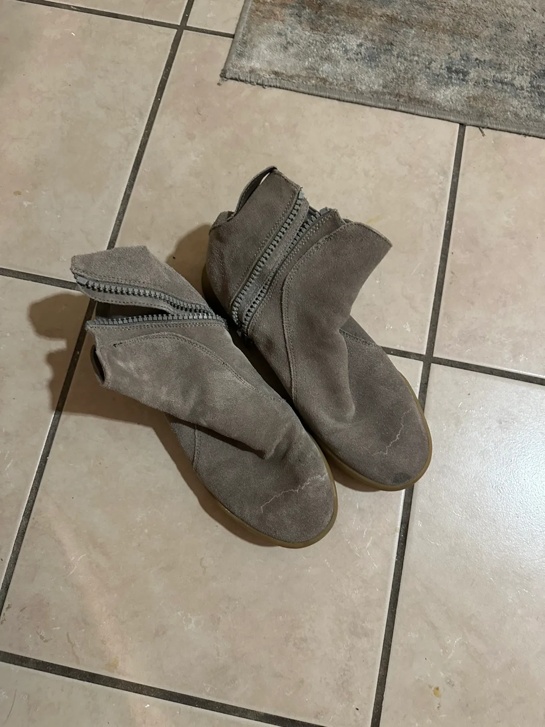 Suede ankle boots thumbnail
