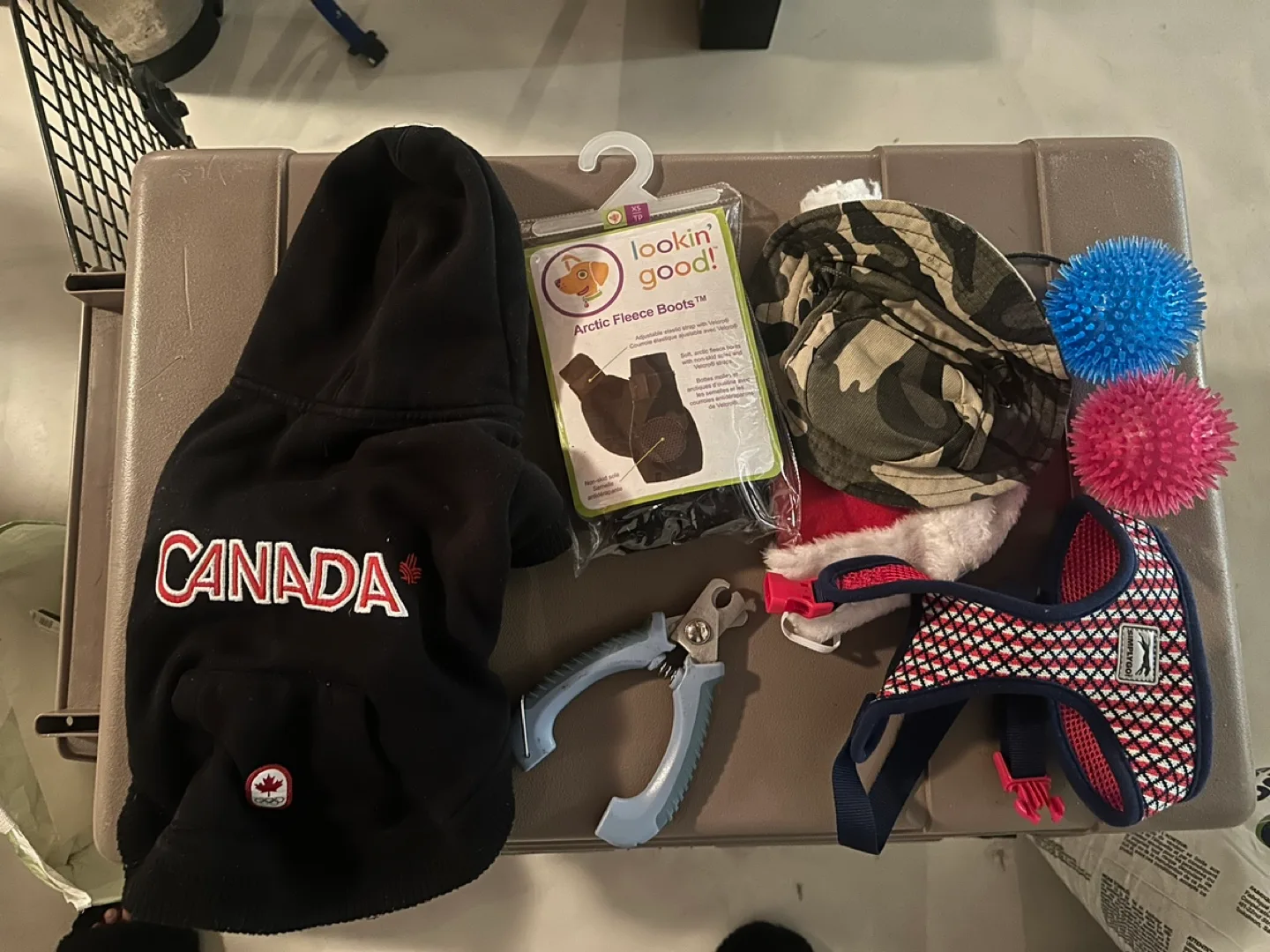 Dog Crate, Clothes and Accessories image indicator(3)