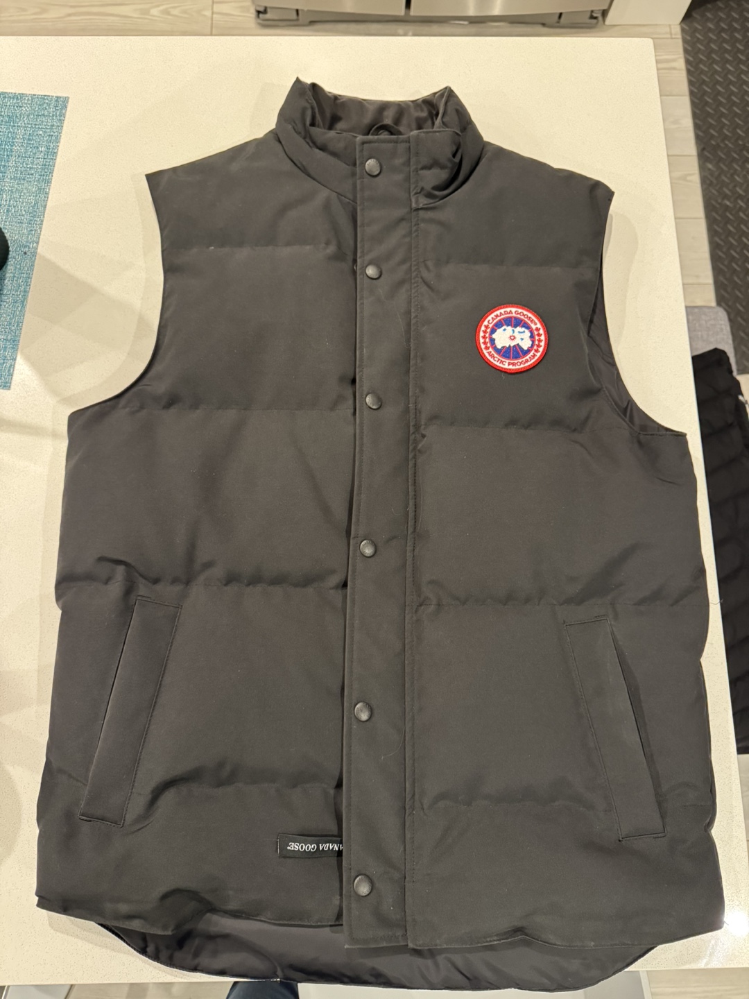Men’s Canada Goose Black Vest Size LG - photo 2