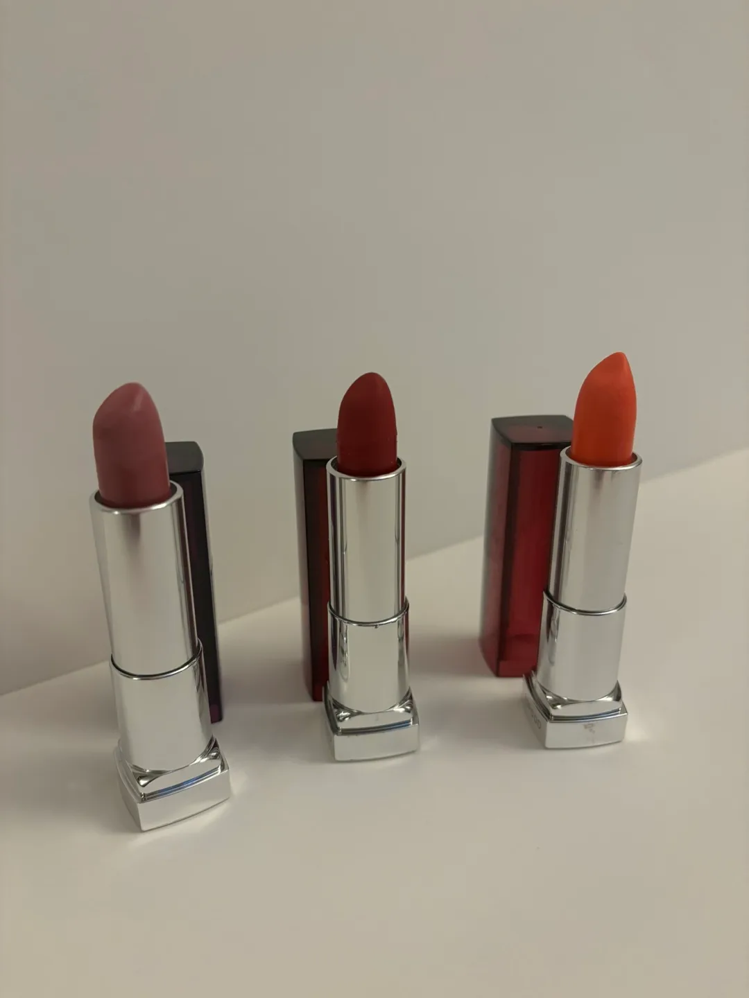 Lot of 8 Maybelline Lipsticks image indicator(4)
