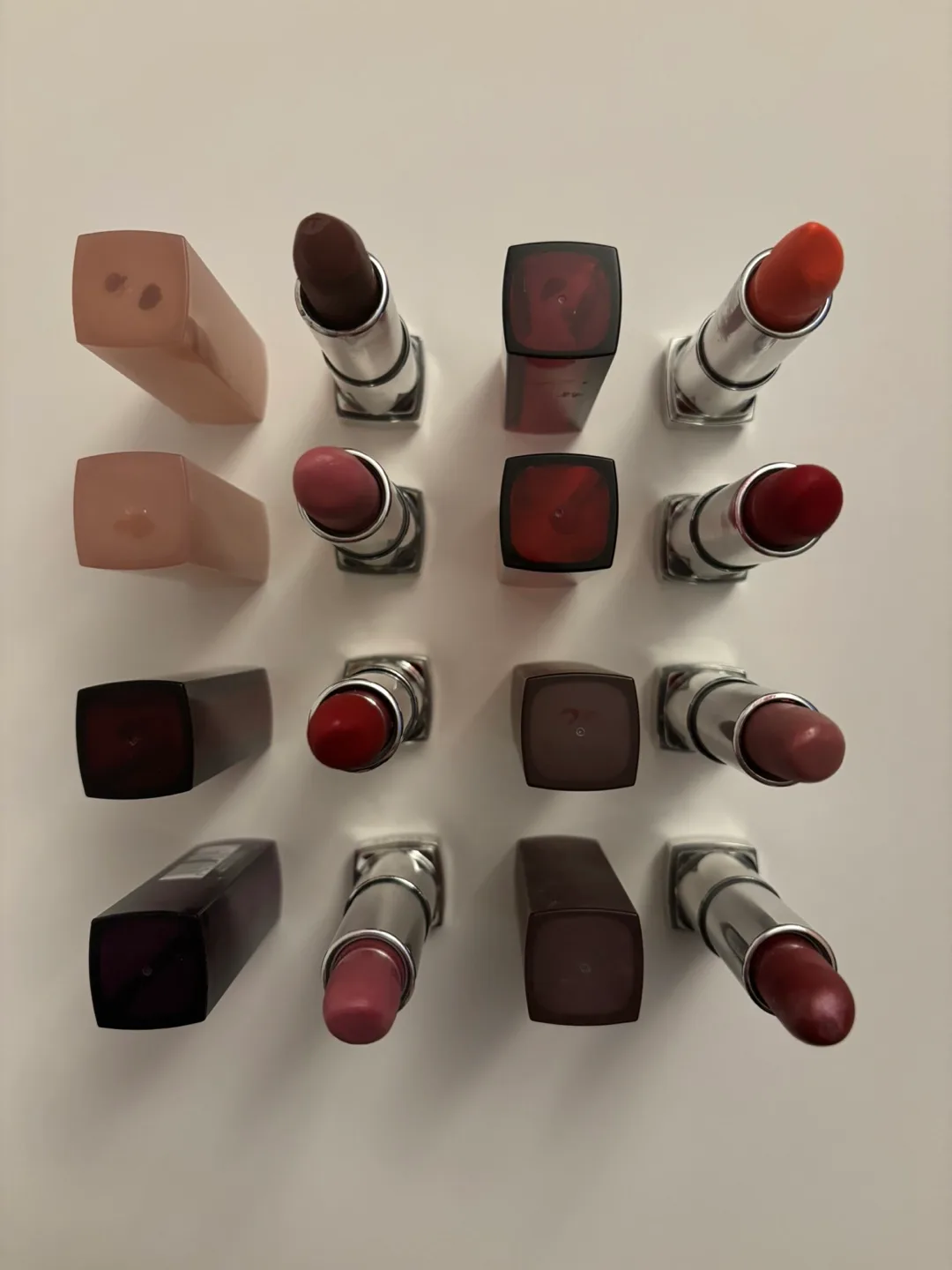 Lot of 8 Maybelline Lipsticks image indicator(2)