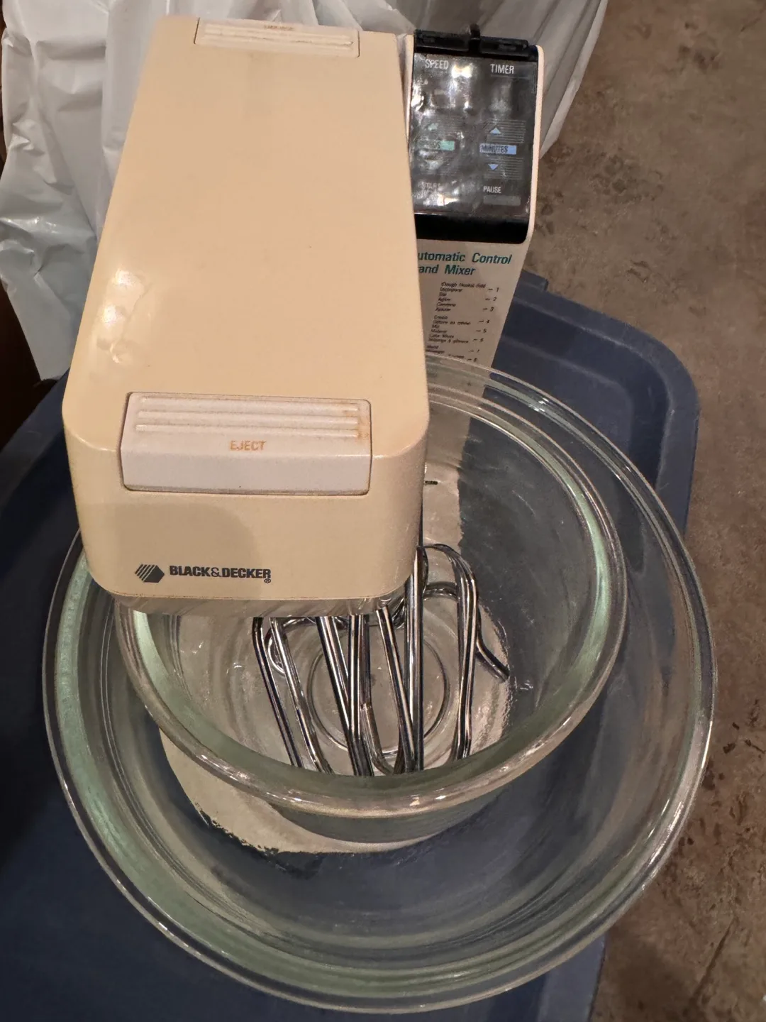 🥕Black & Decker Stand Mixer Glass Bowls. Copperfield SE pick up. thumbnail