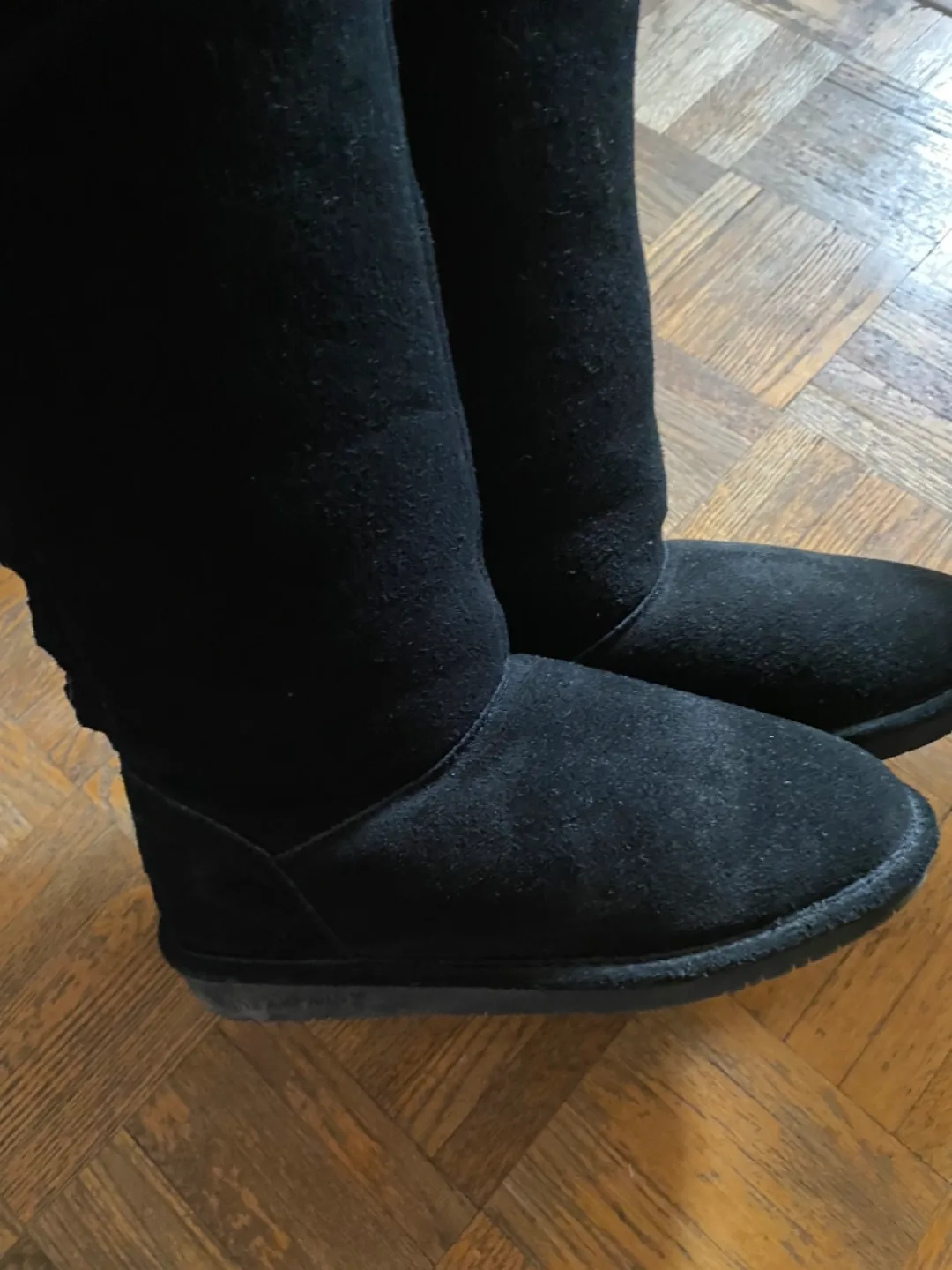 Bearpaw Youth Size 4 Black Boots image indicator(3)