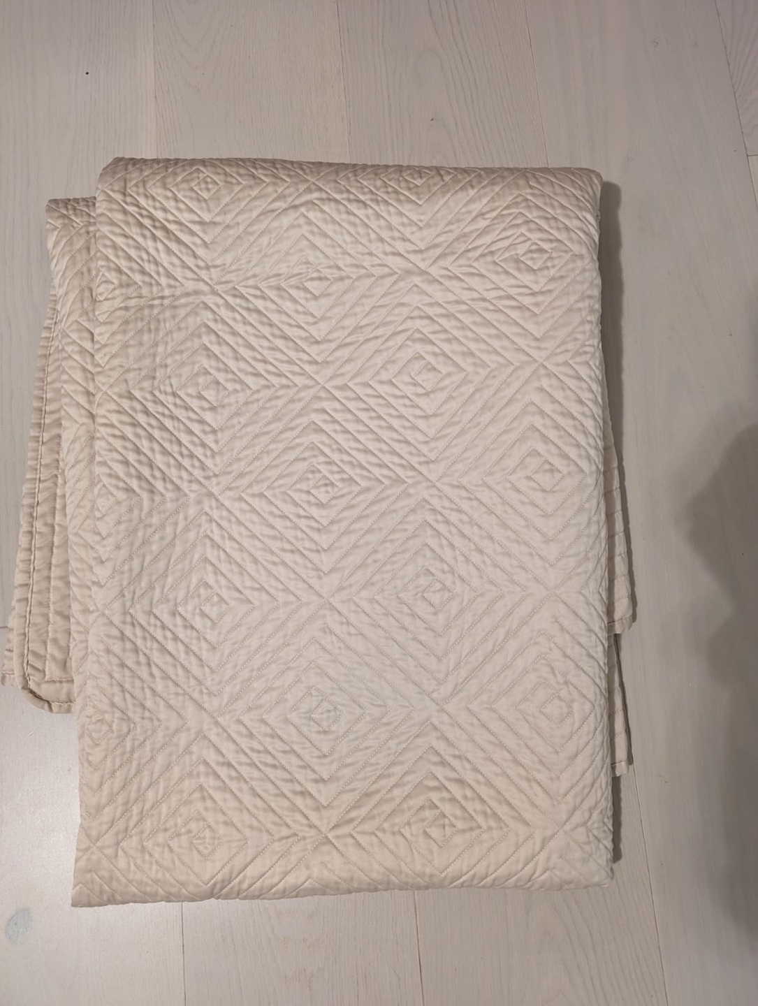 Cream Quilt bedspread - photo 2