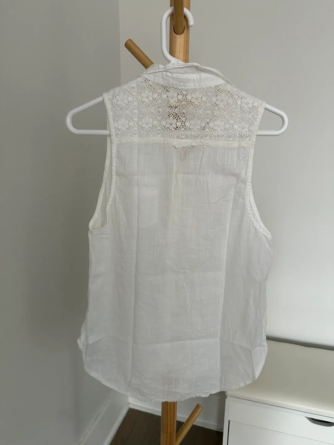 🥕🥕 // Hollister White Lace Blouse image indicator(3)