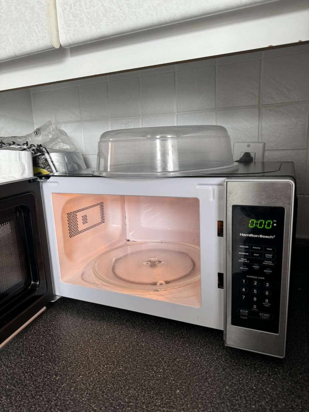 Hamilton Beach Microwave - photo 2