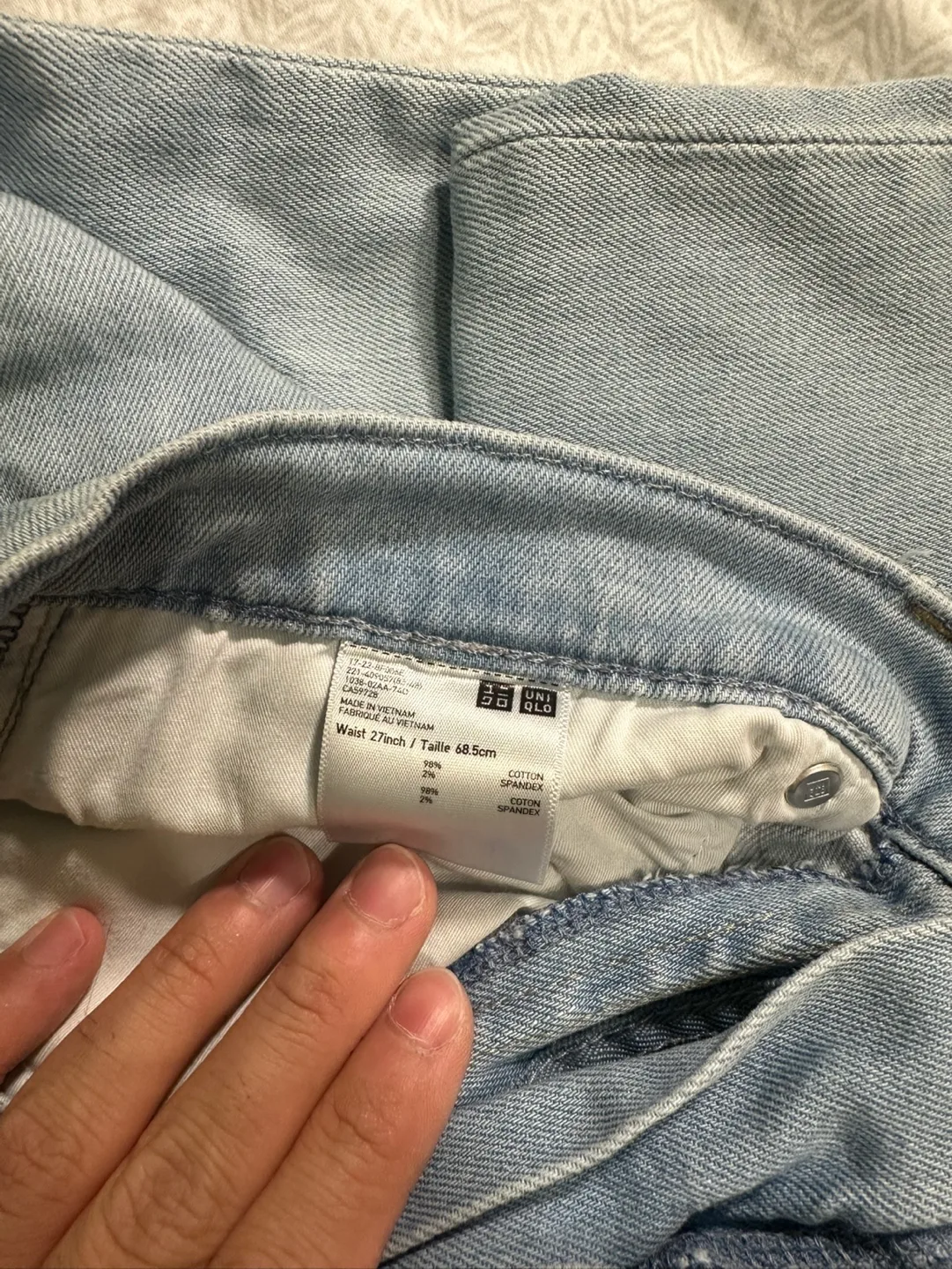 UNIQLO Light Wash Jeans image indicator(3)