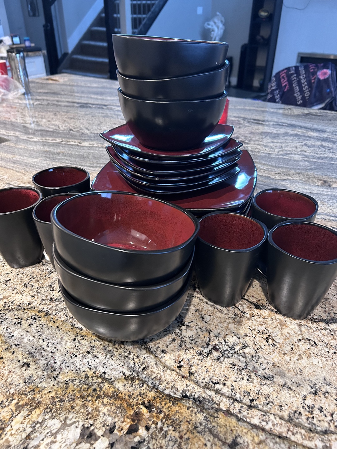 Hometrends Dinnerware Set