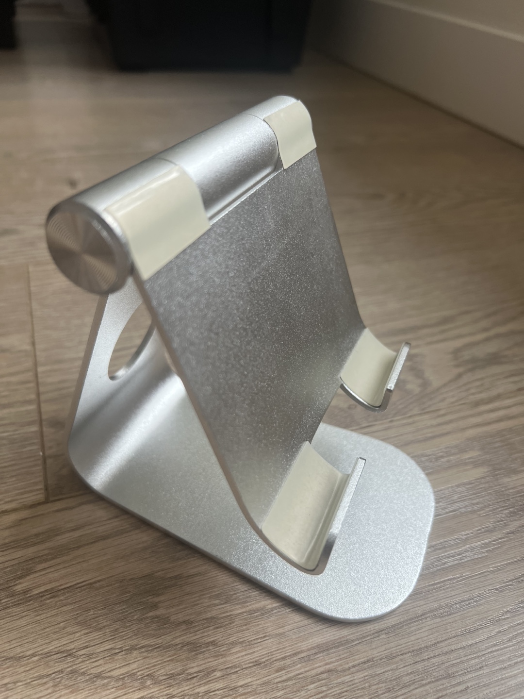 Aluminum Phone / Tablet iPad Stand