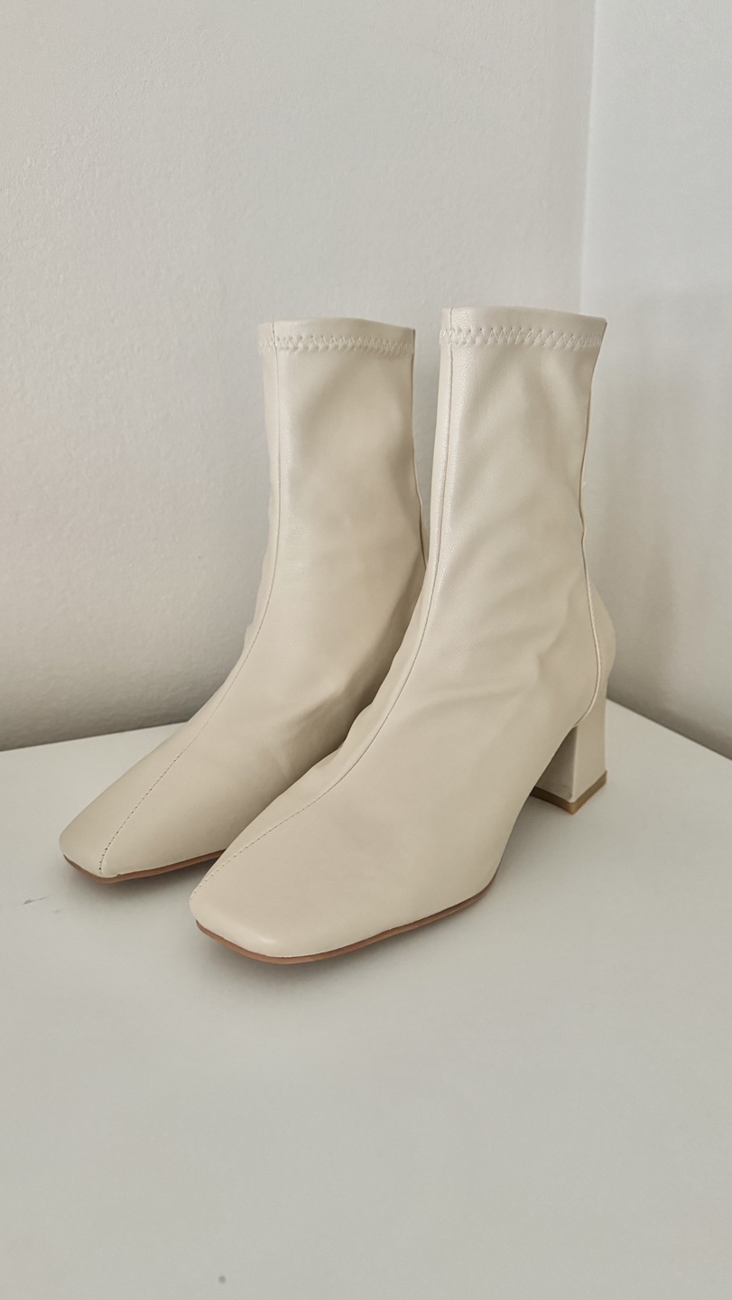 Ivory Ankle Boots / Brand New / size 6.5