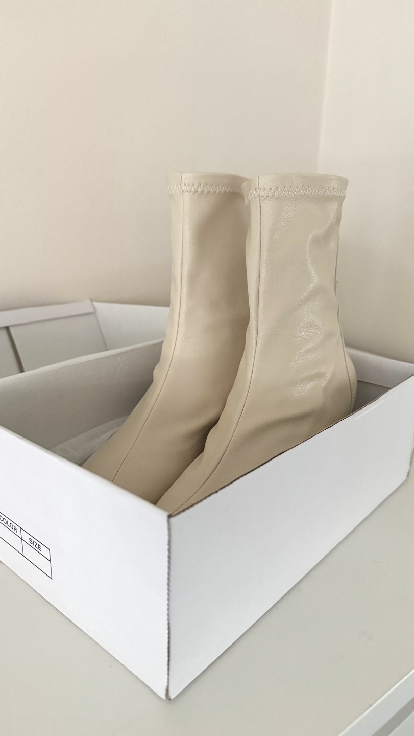 Ivory Ankle Boots / Brand New / size 6.5 - photo 4
