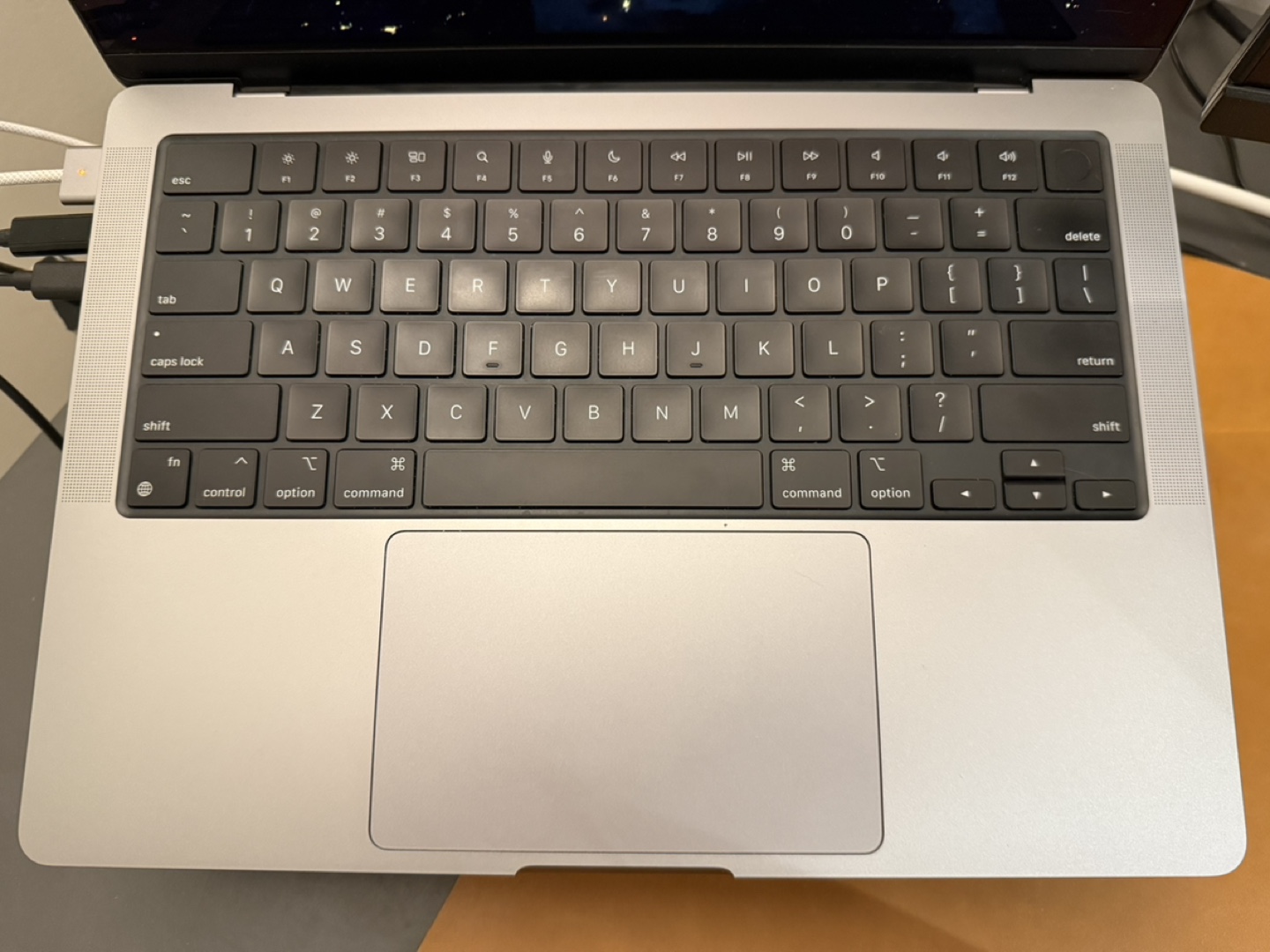 MacBook Pro M1 Pro 2021 14" 32GB Ram 1TB Storage - photo 3