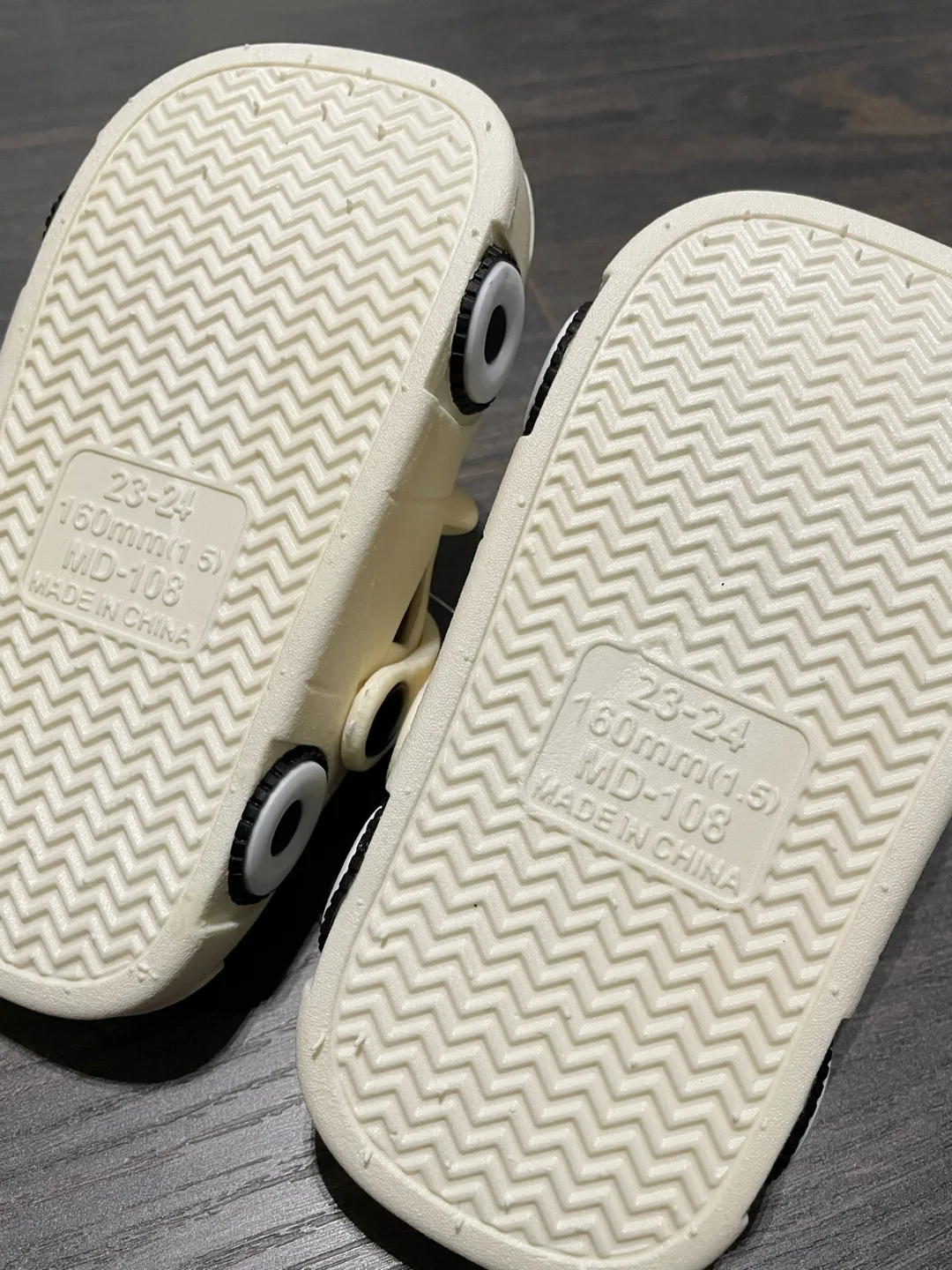 Brand New Croc Style Kids Sandals image indicator(5)