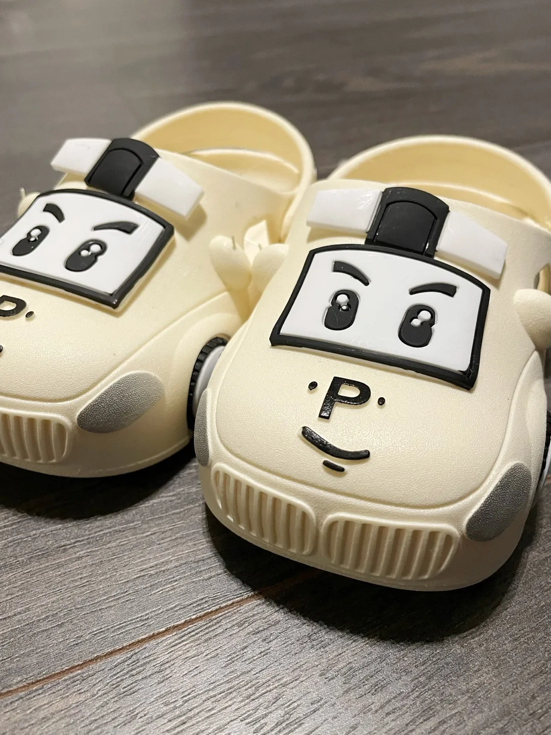 Brand New Croc Style Kids Sandals image indicator(2)