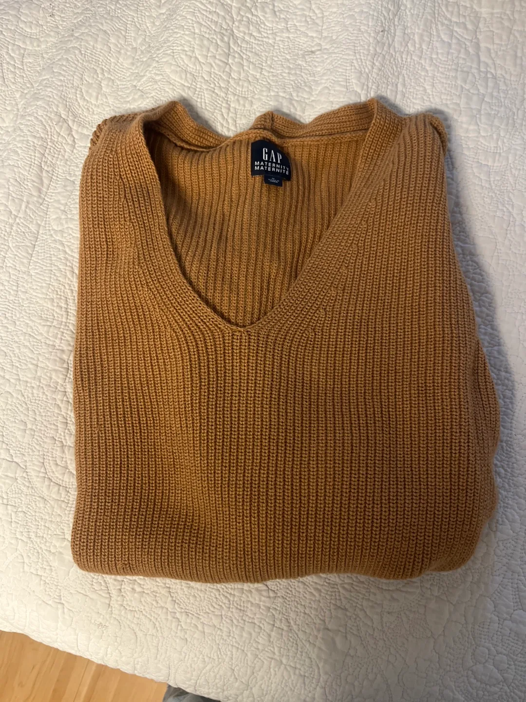 Brand New / never worn Gap Maternity V-Neck Sweater image indicator(2)