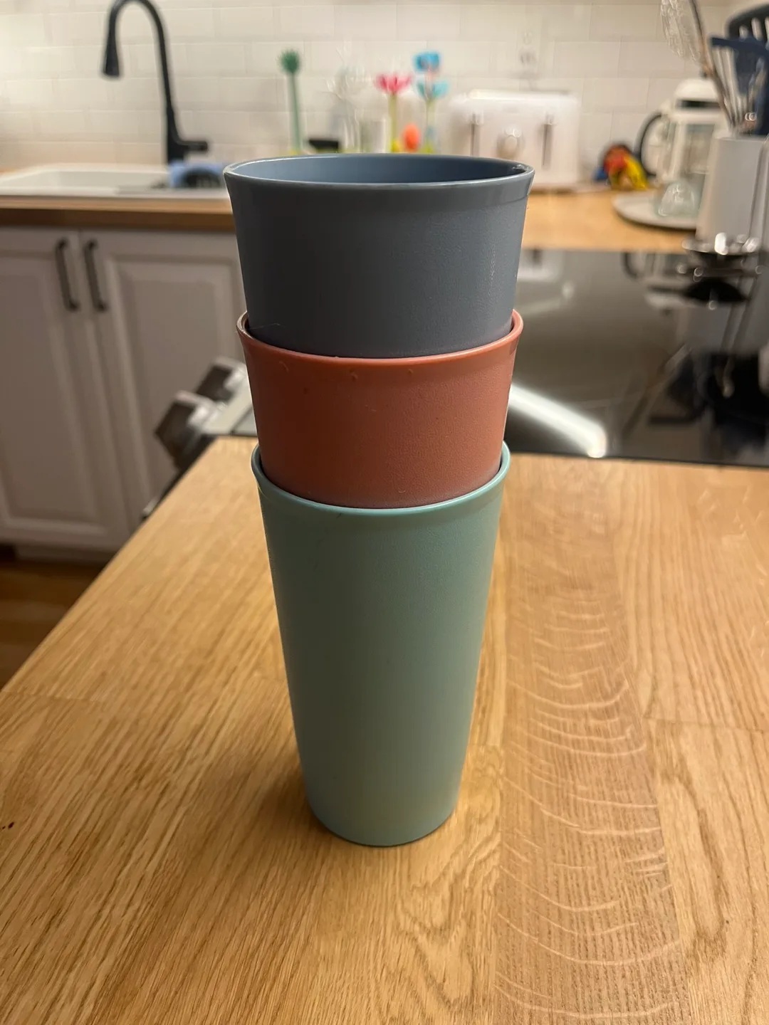 Set of 3 colourful vintage pastel cups image indicator(2)